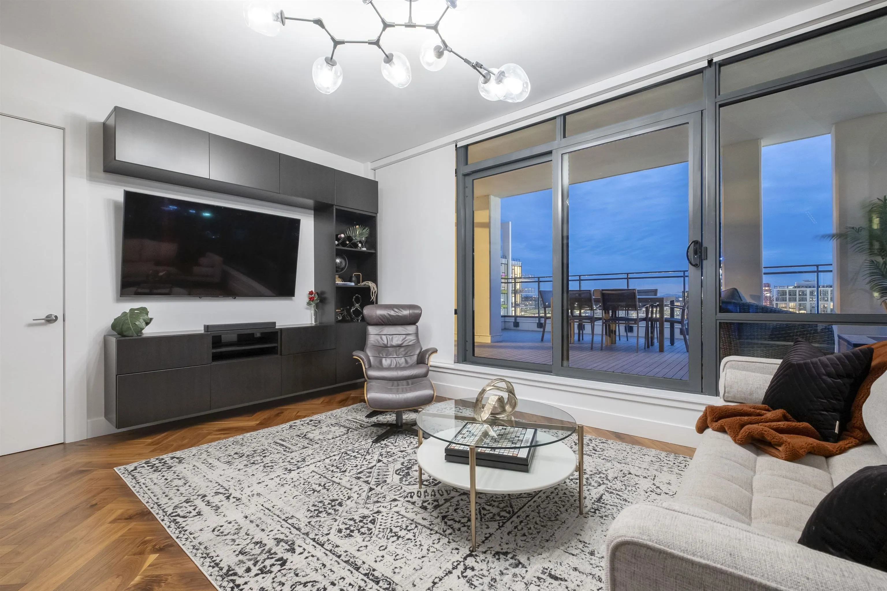 2703 2378 Alpha Avenue