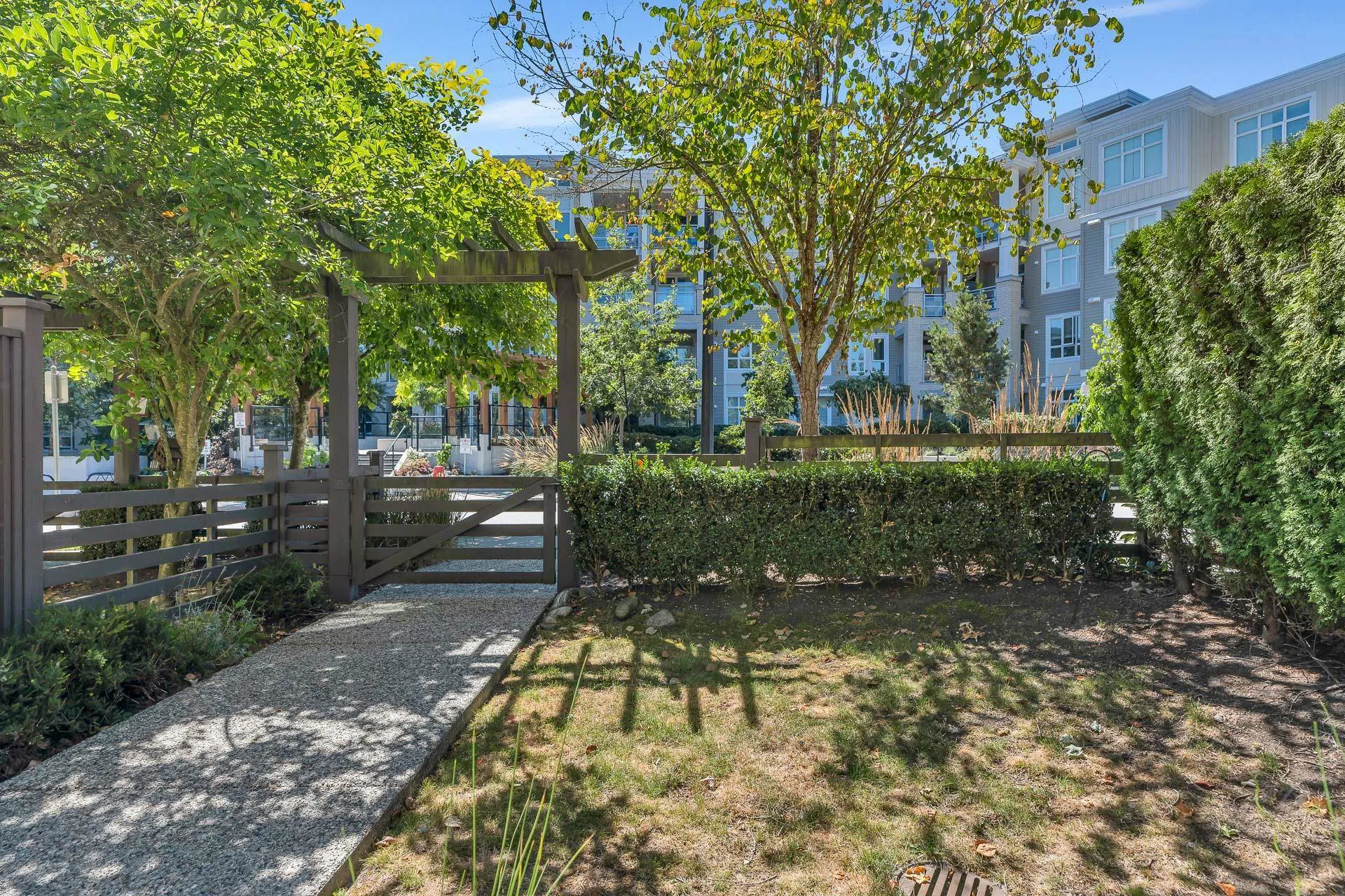 22 15405 31 Avenue