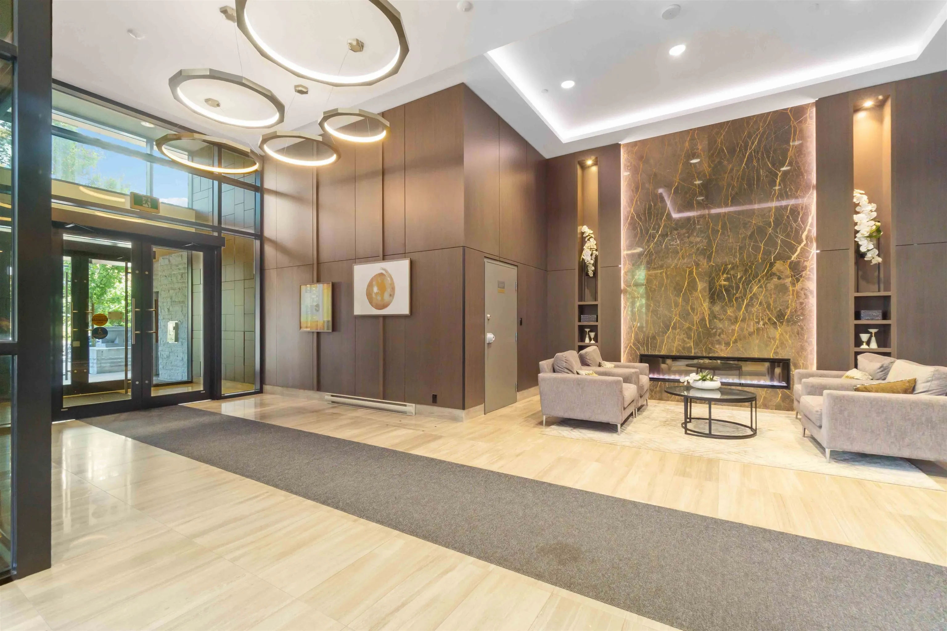 1502 3096 Windsor Gate