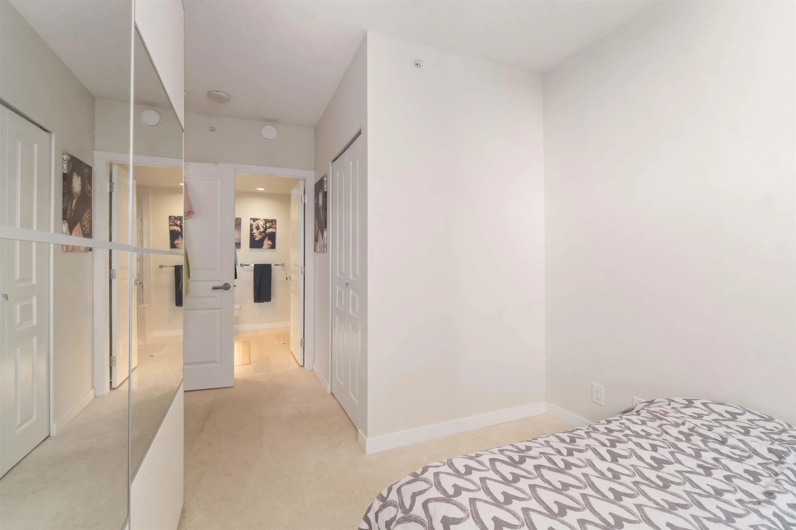 1502 3096 Windsor Gate