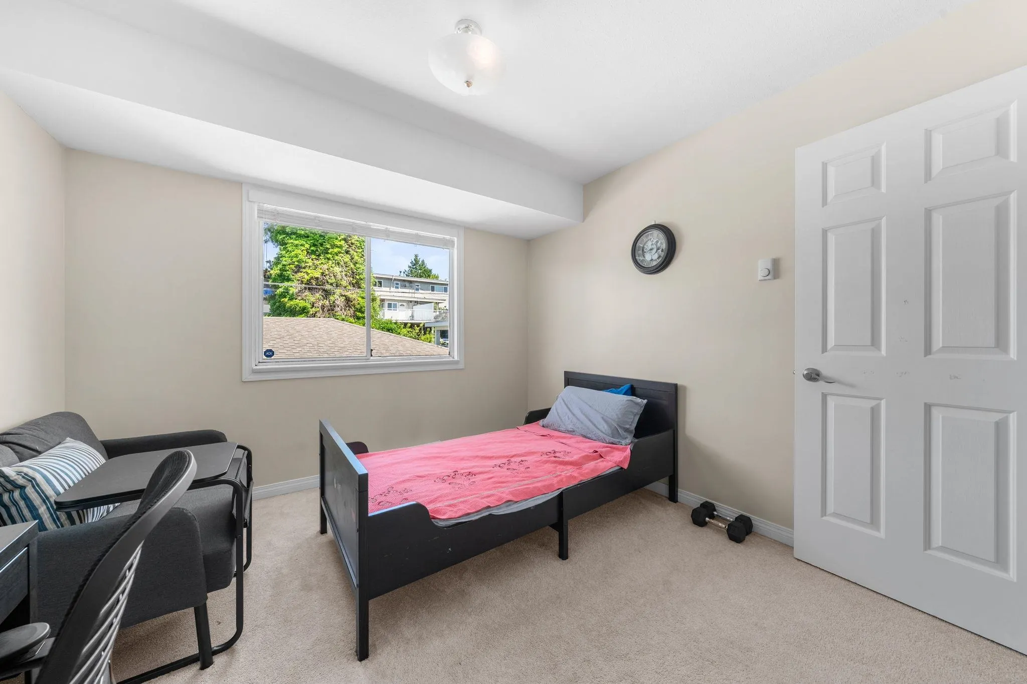 2 460 W 6th Street