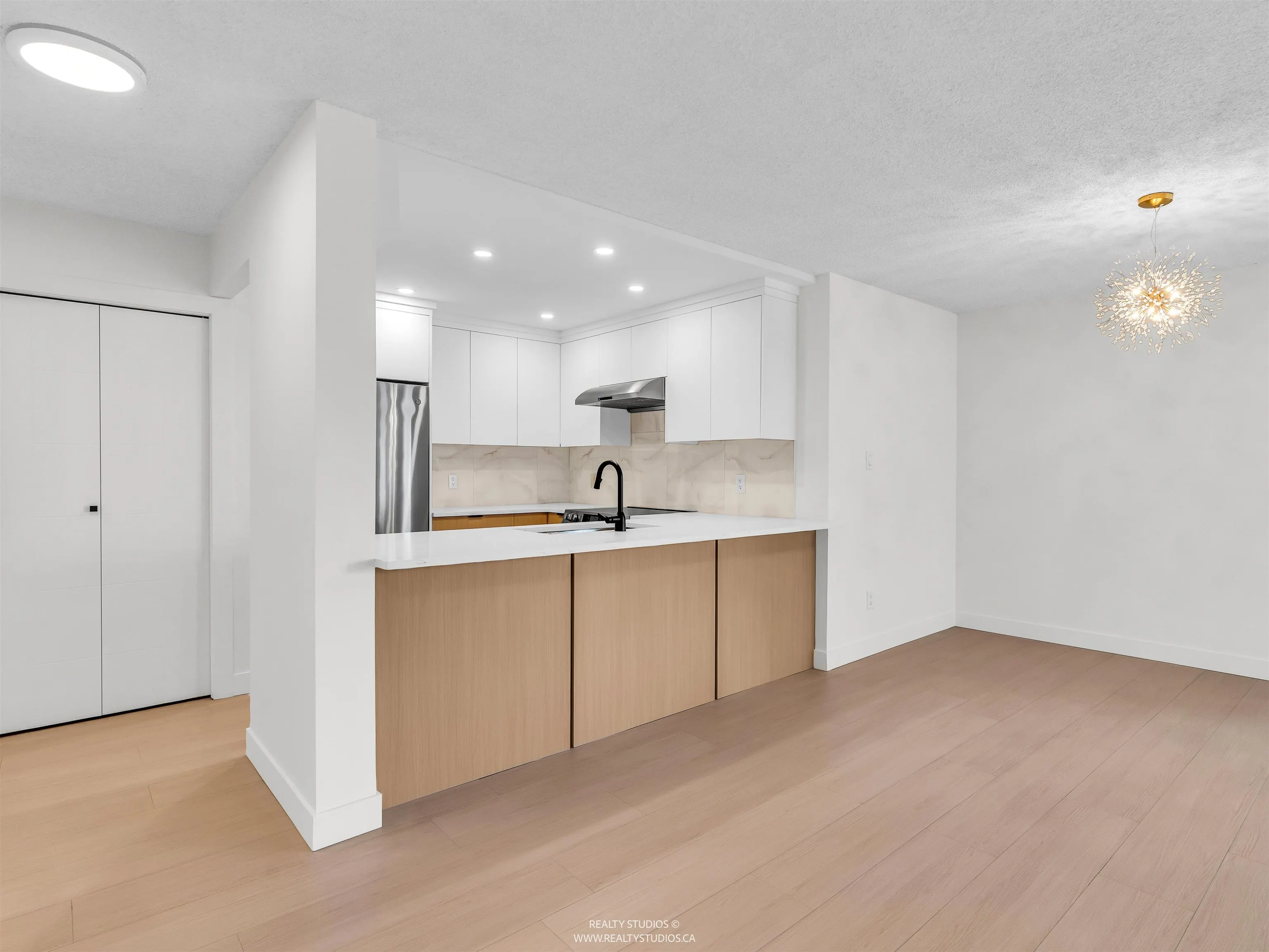 1003 1135 Quayside Drive