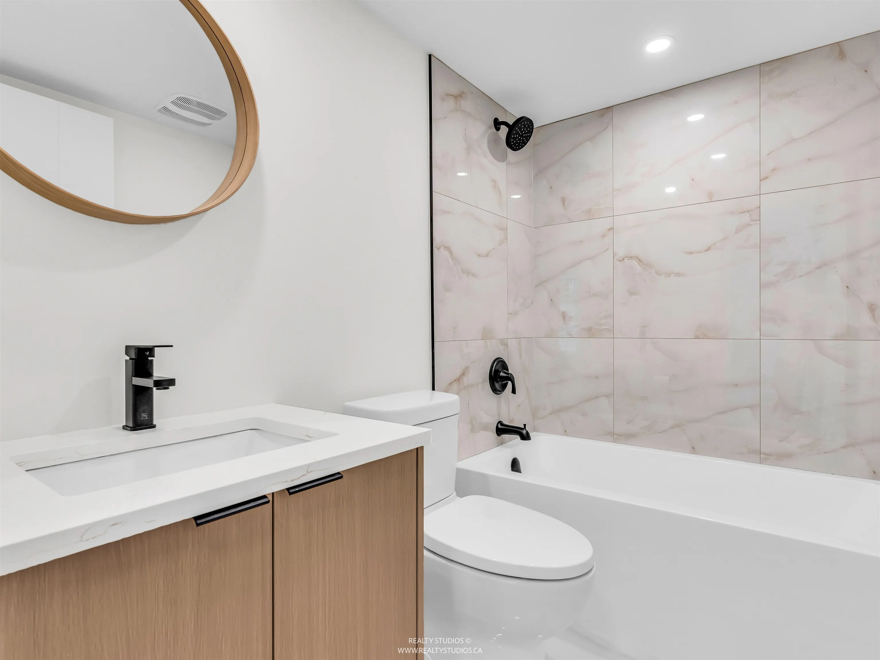 1003 1135 Quayside Drive