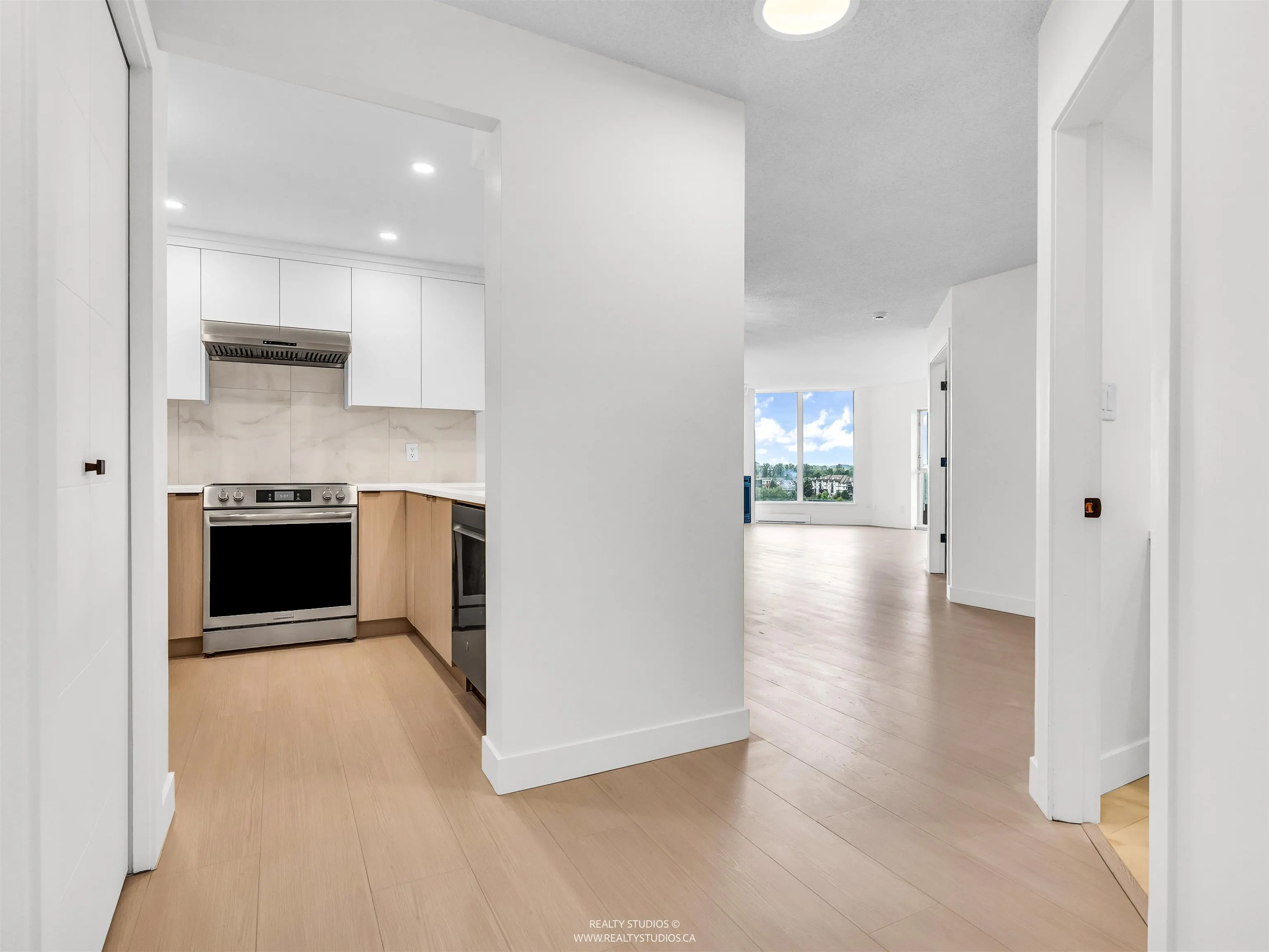 1003 1135 Quayside Drive