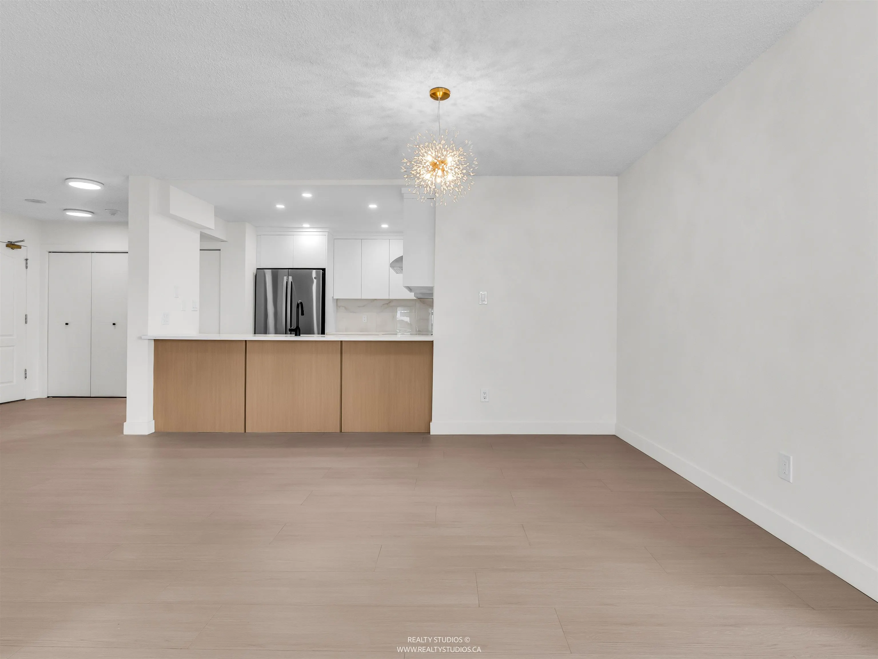 1003 1135 Quayside Drive