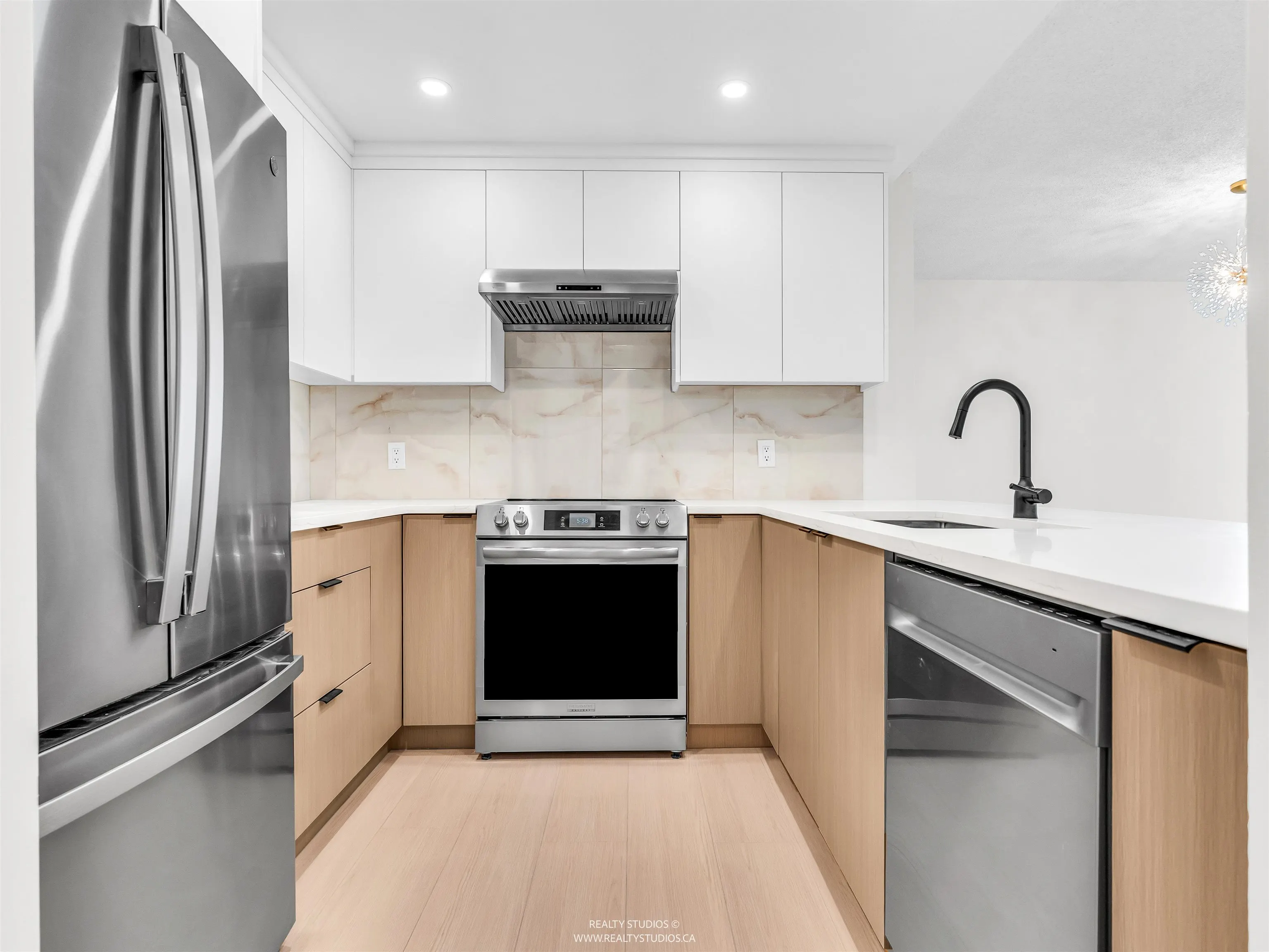1003 1135 Quayside Drive