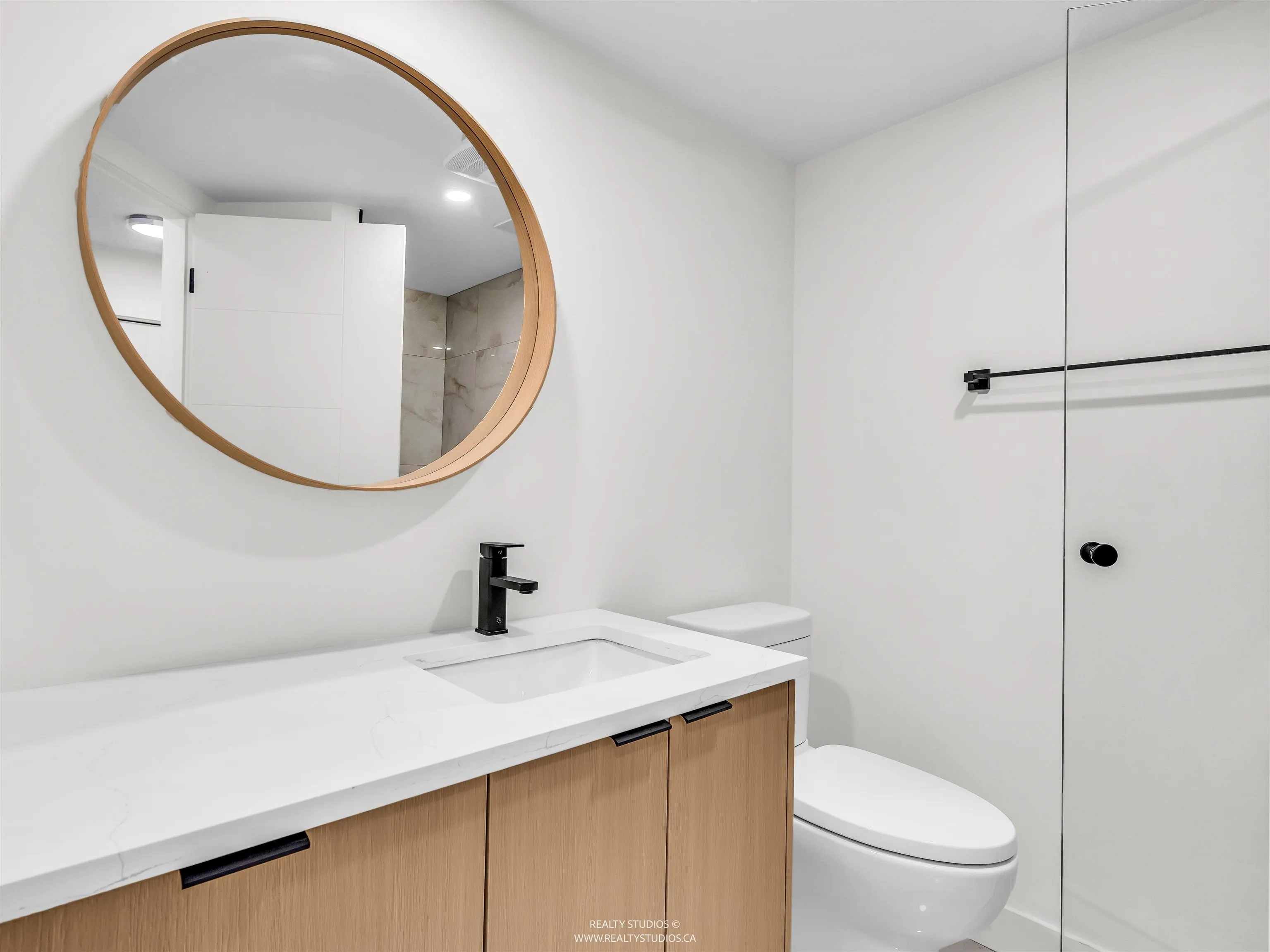 1003 1135 Quayside Drive