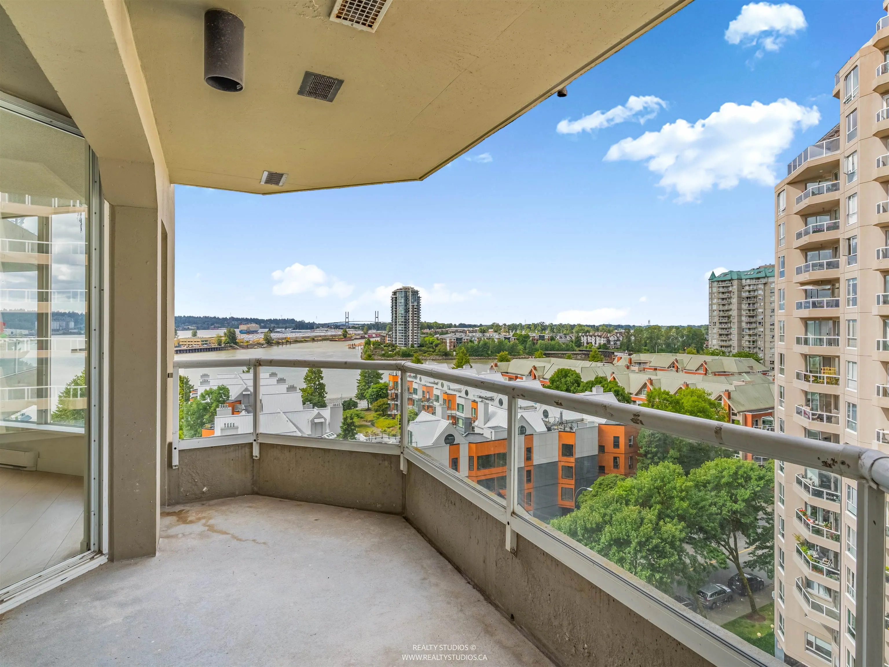 1003 1135 Quayside Drive