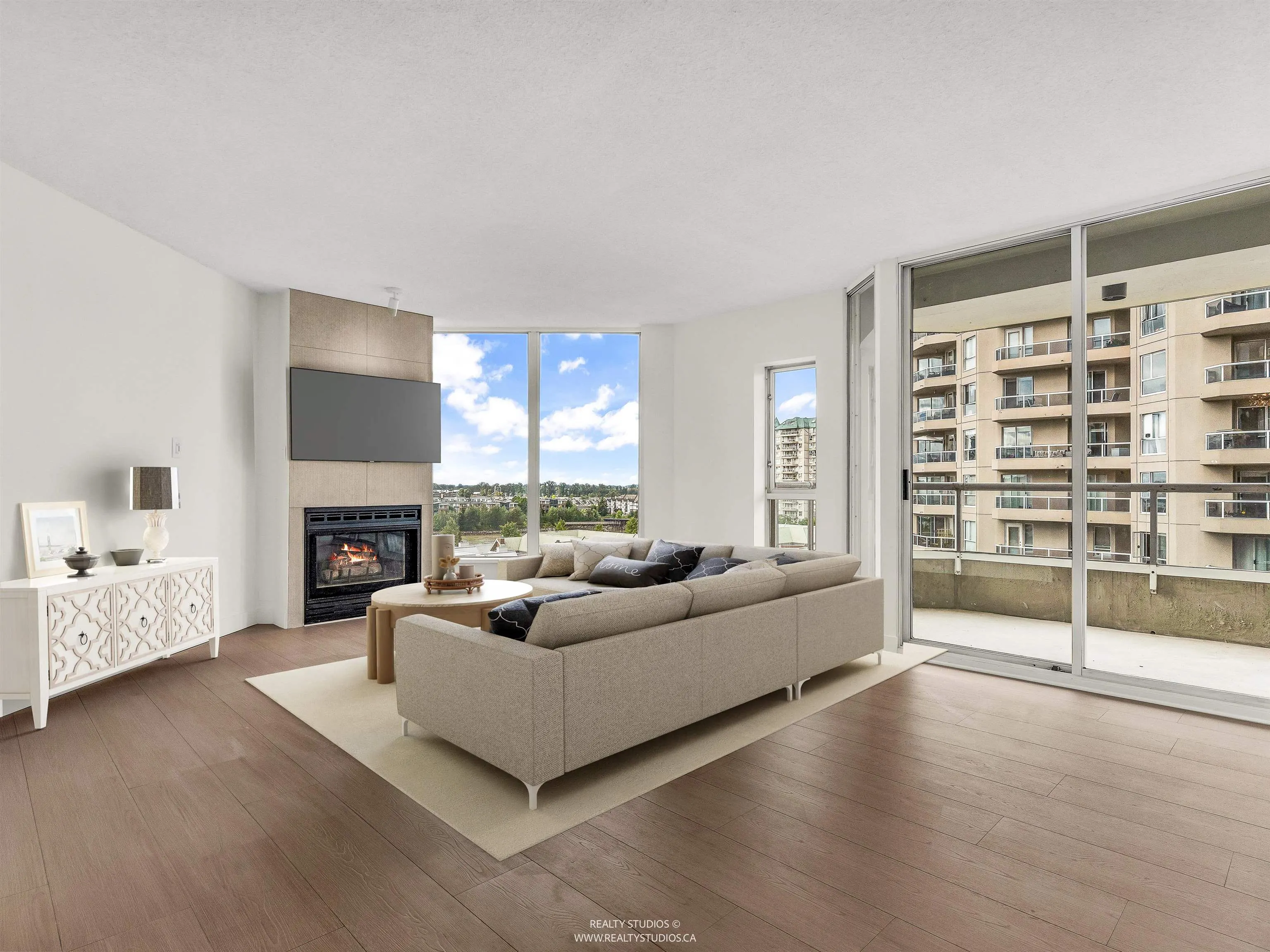 1003 1135 Quayside Drive