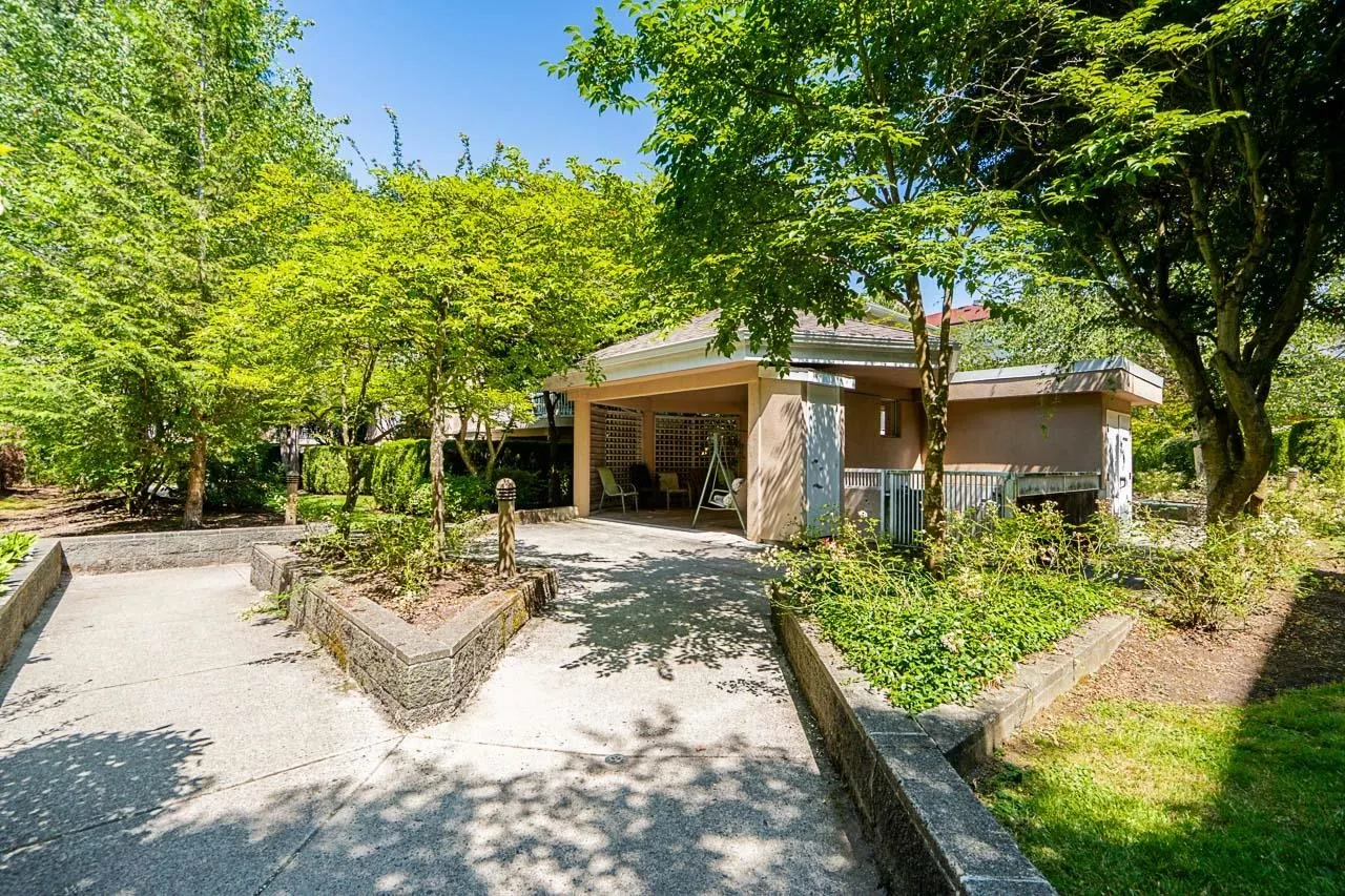 313 13727 74 Avenue