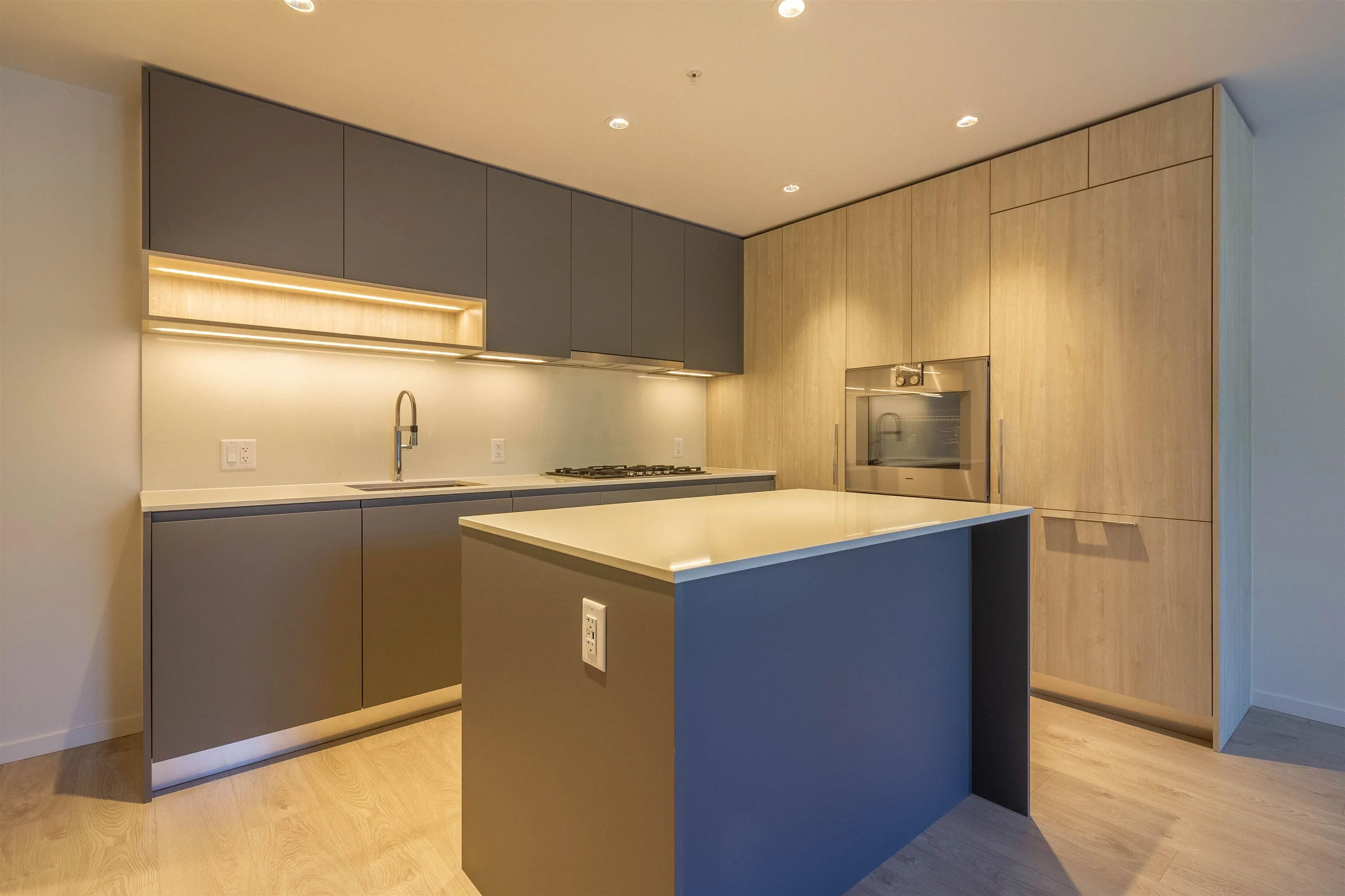 2 6788 Minoru Boulevard