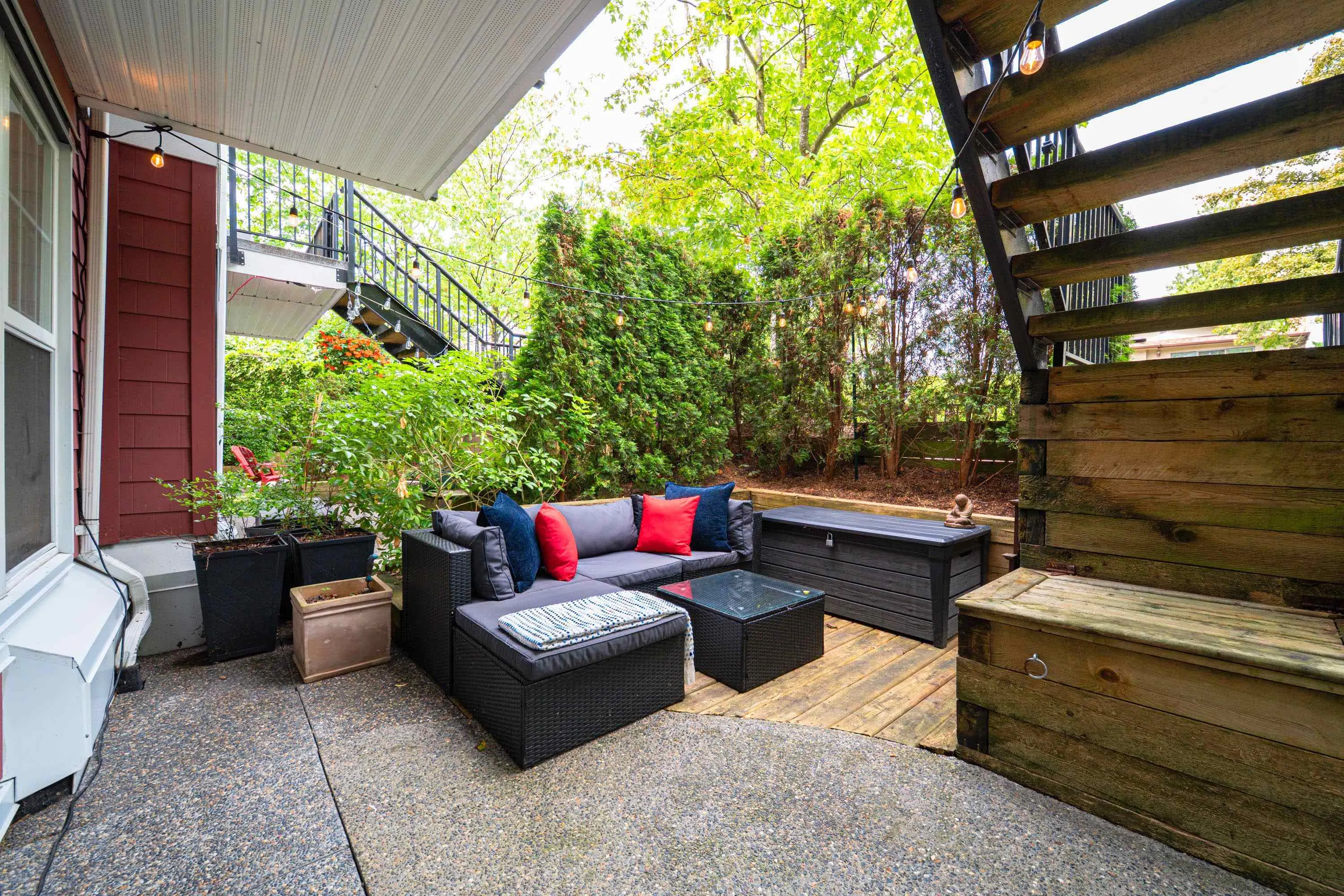 966 W 16th Avenue