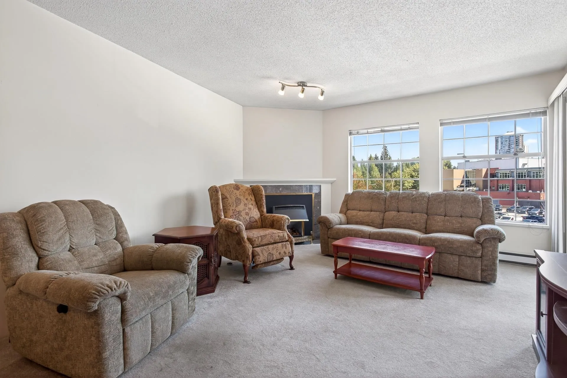 403 2973 Burlington Drive