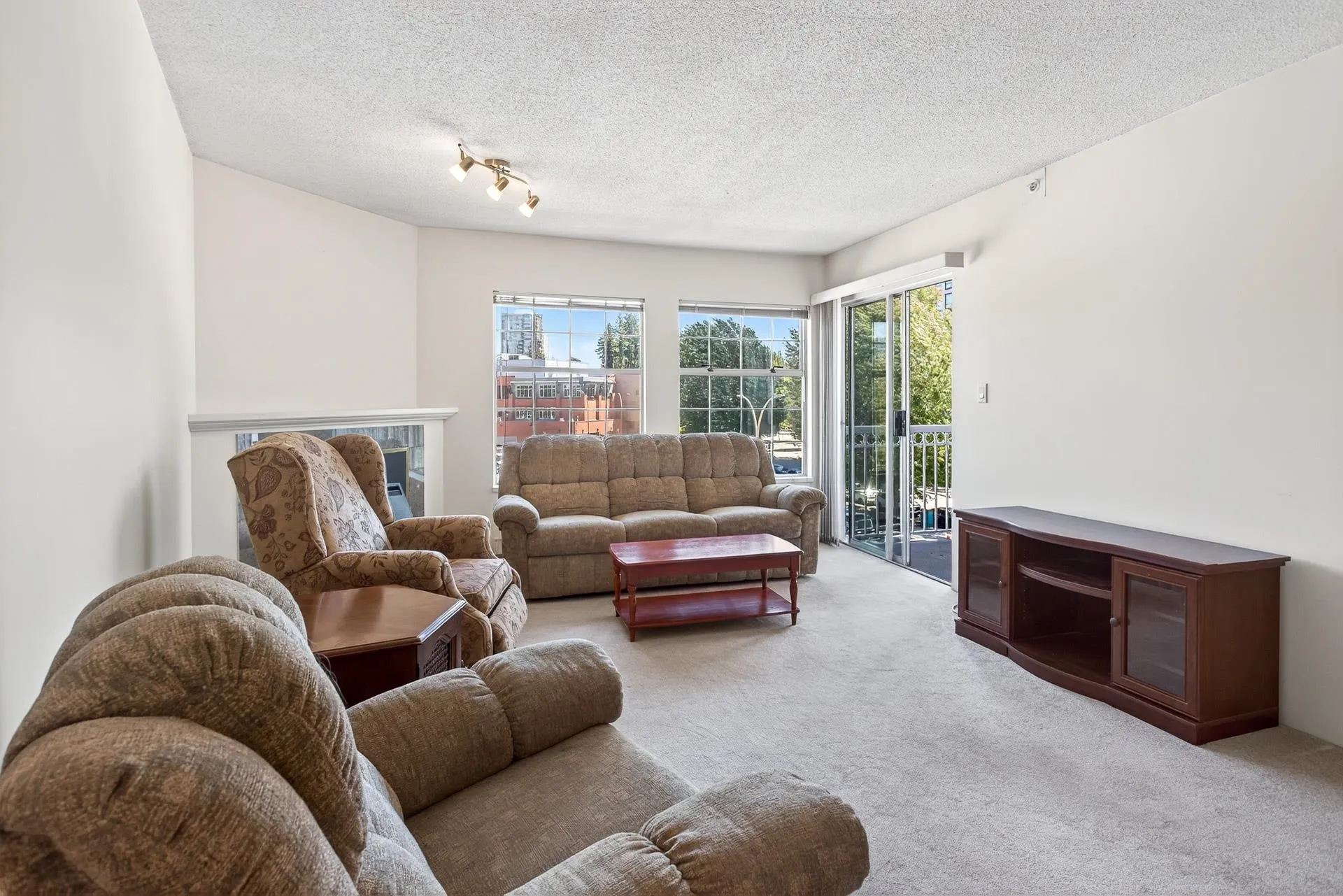 403 2973 Burlington Drive