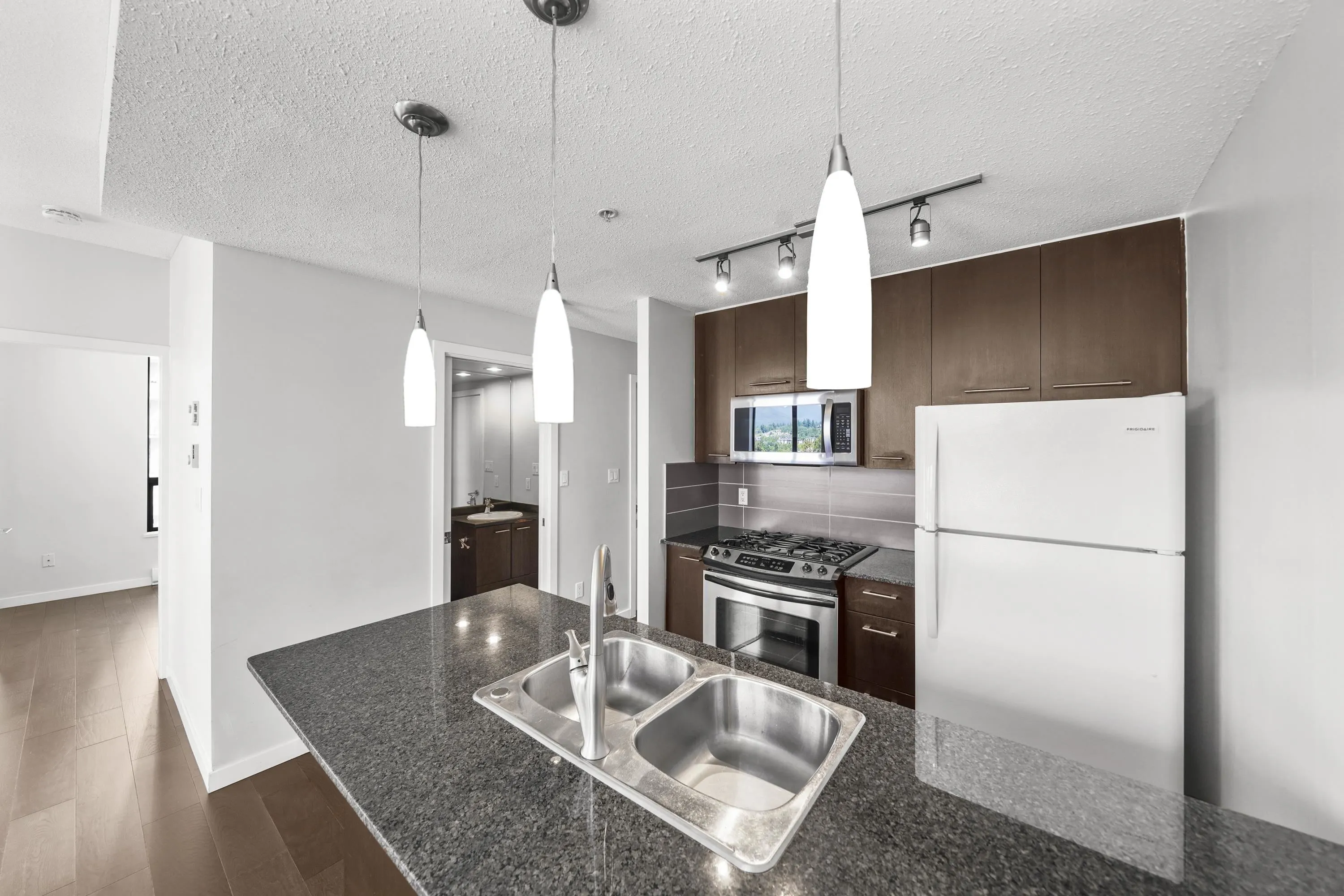 1402 2979 Glen Drive
