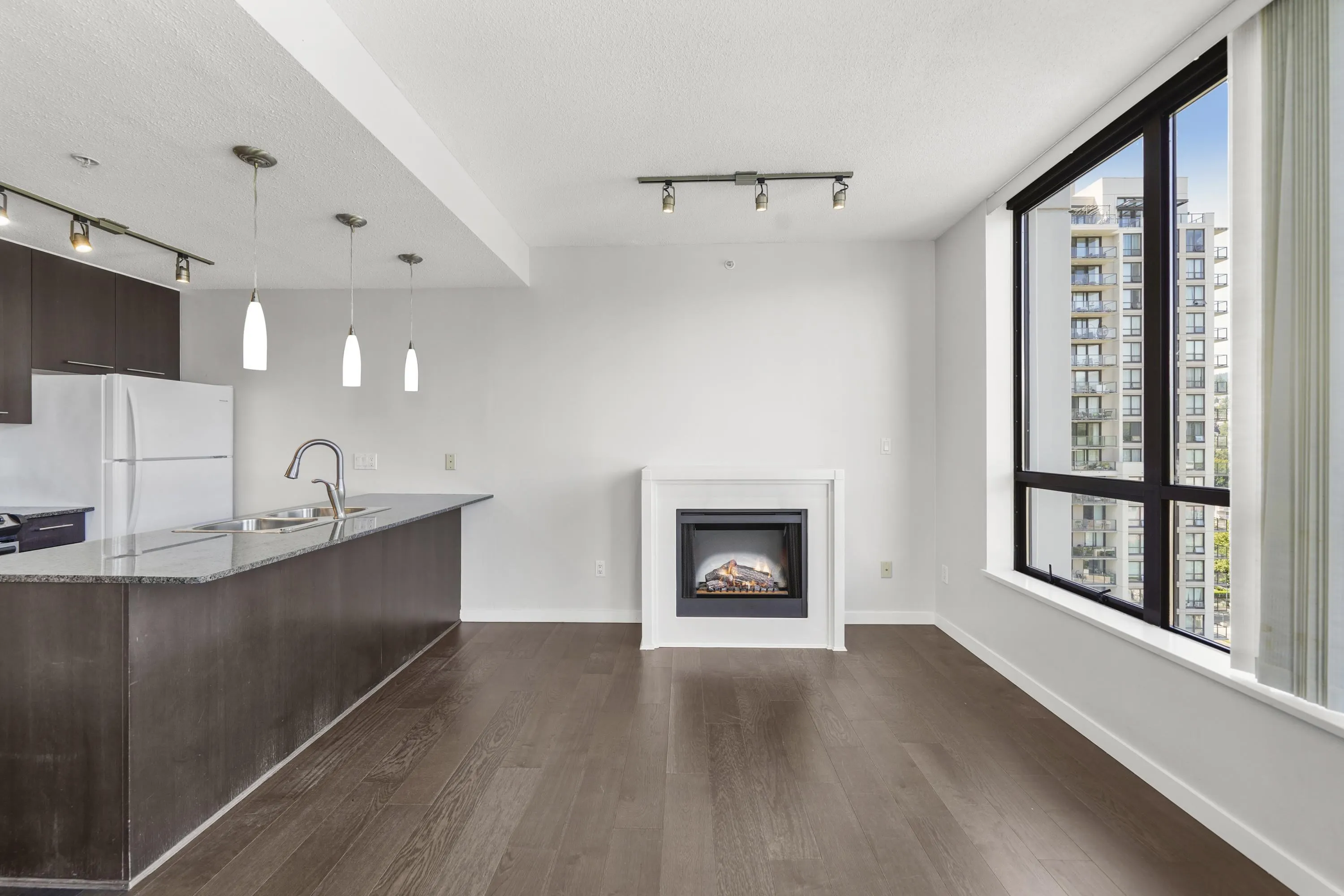 1402 2979 Glen Drive