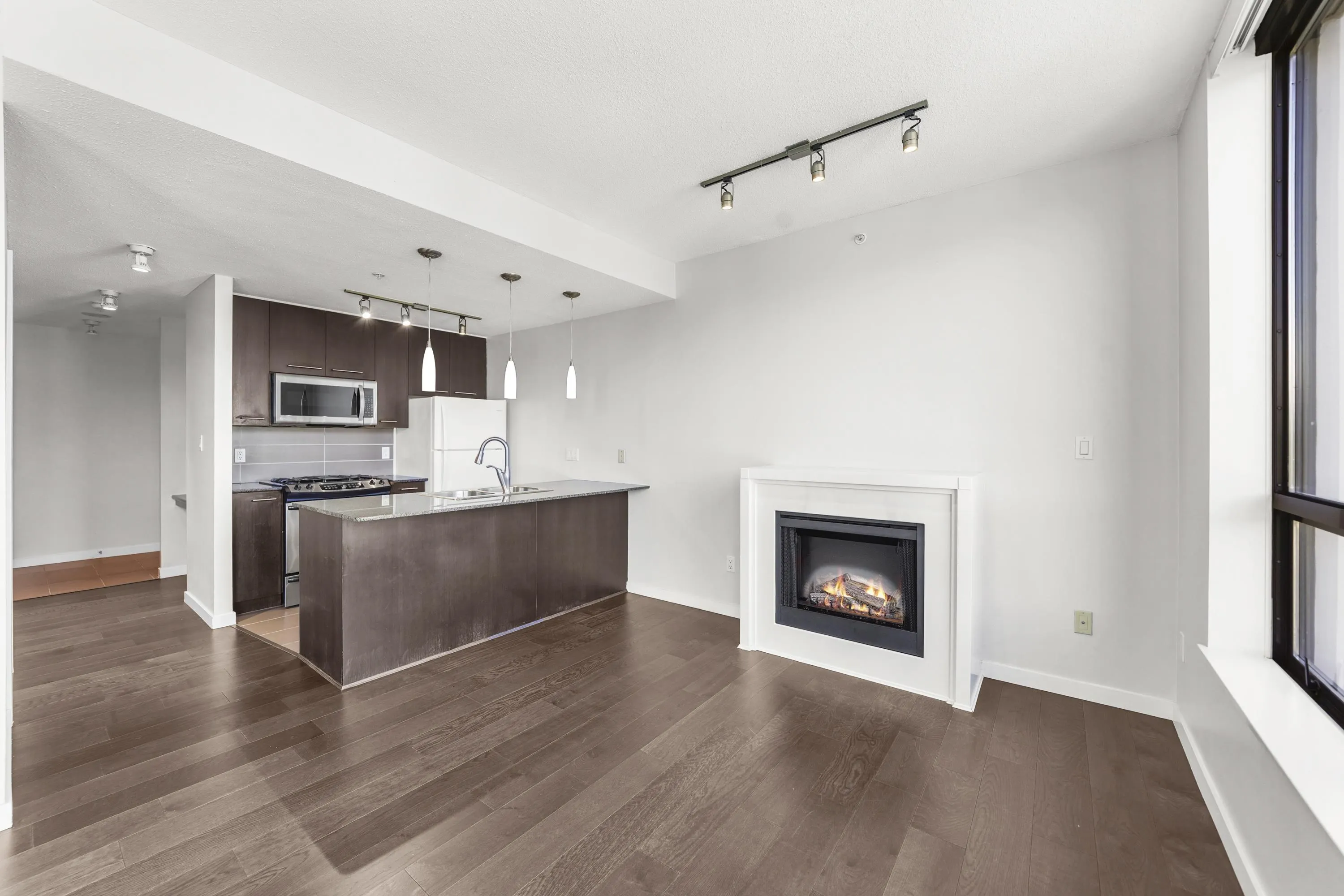 1402 2979 Glen Drive