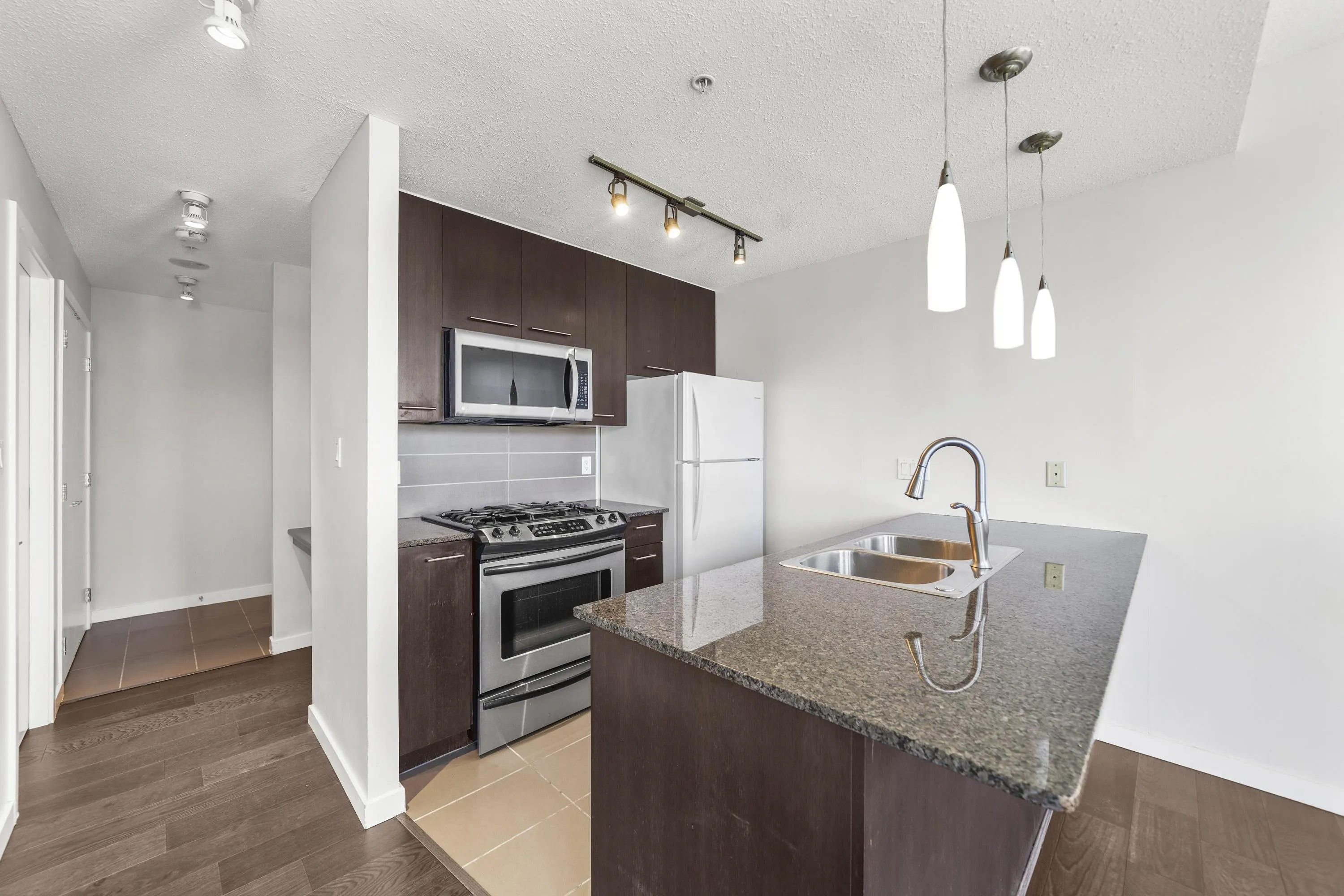 1402 2979 Glen Drive