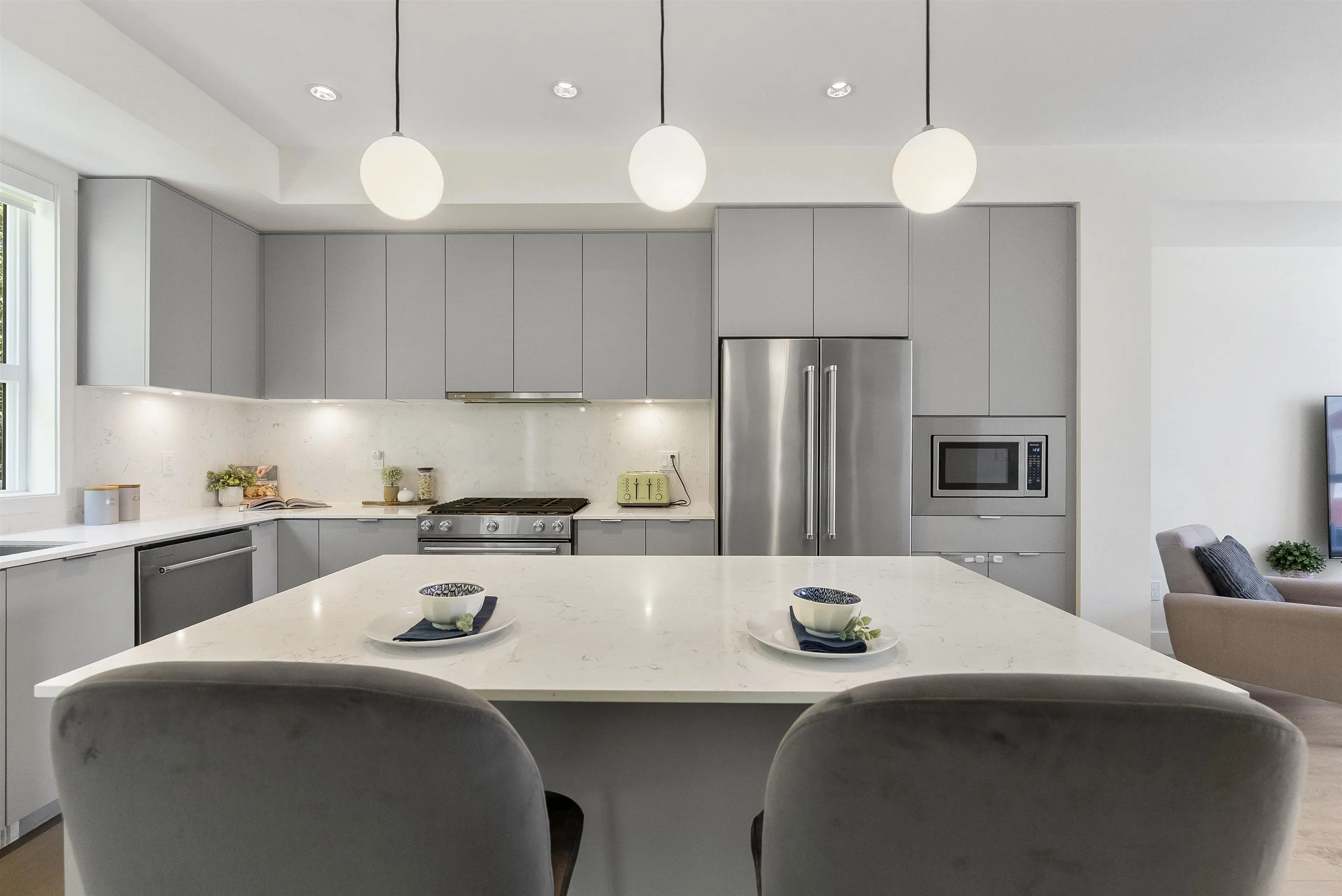 123 16561 17a Avenue