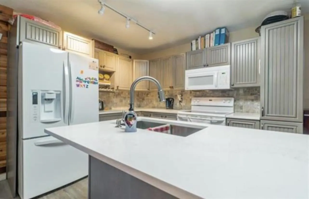 20775 Camwood