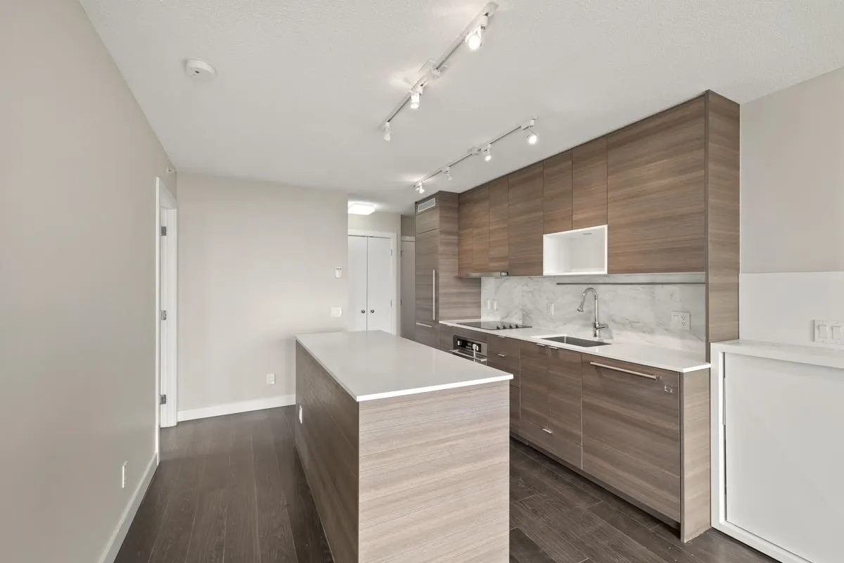2202 13398 104 Avenue