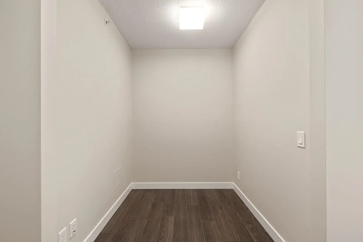 2202 13398 104 Avenue