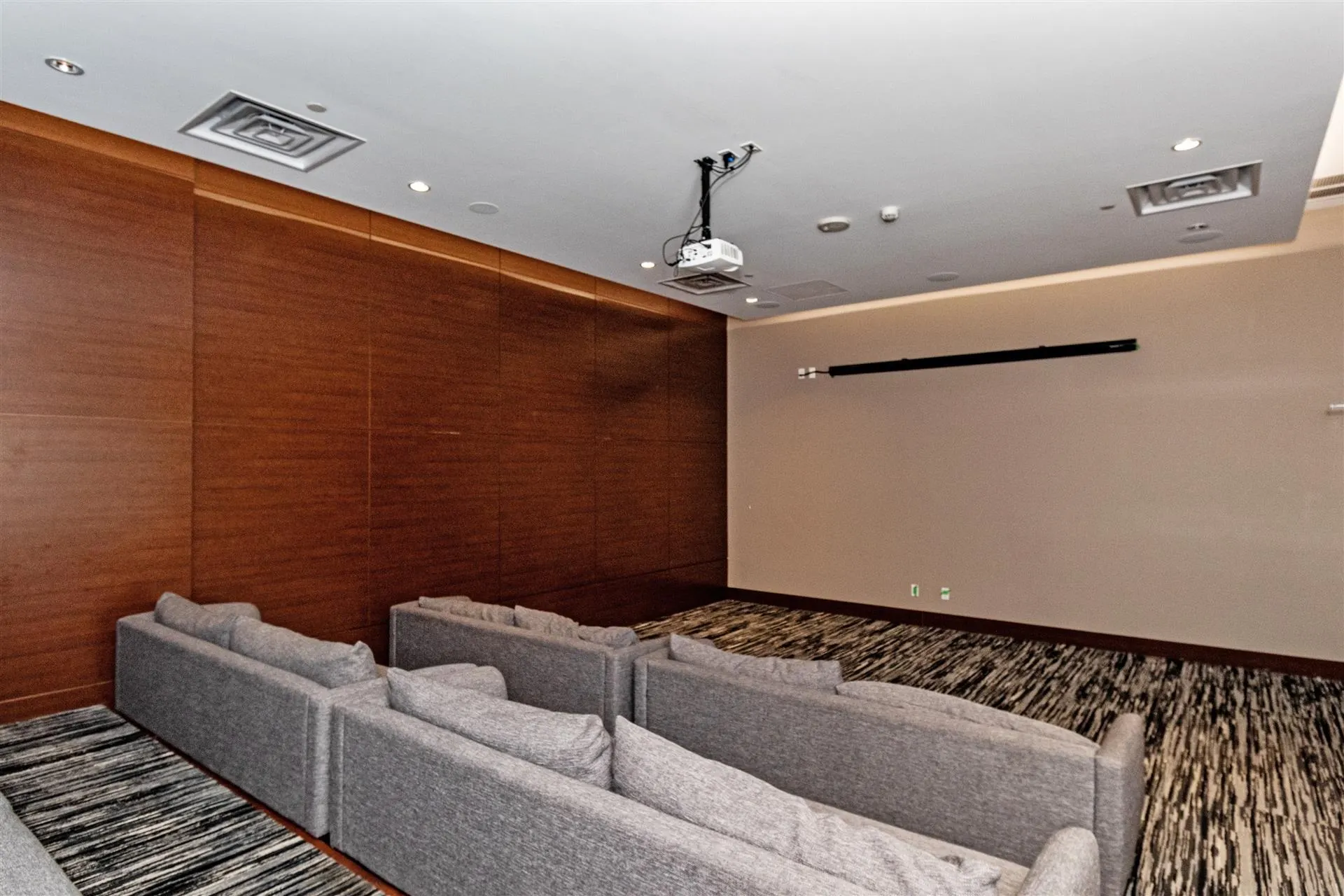 1202 13696 100 Avenue