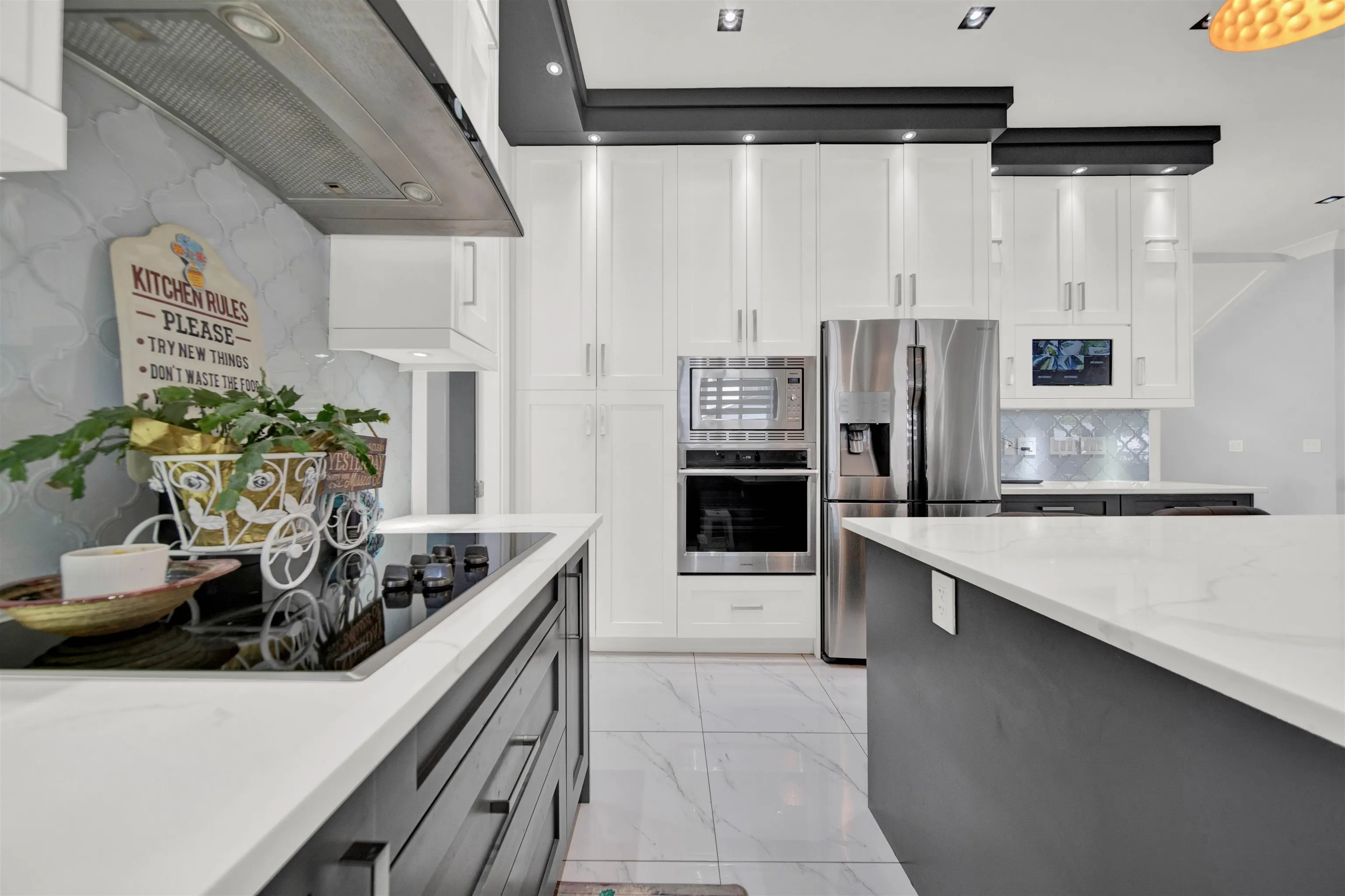 8670 Tunis Place