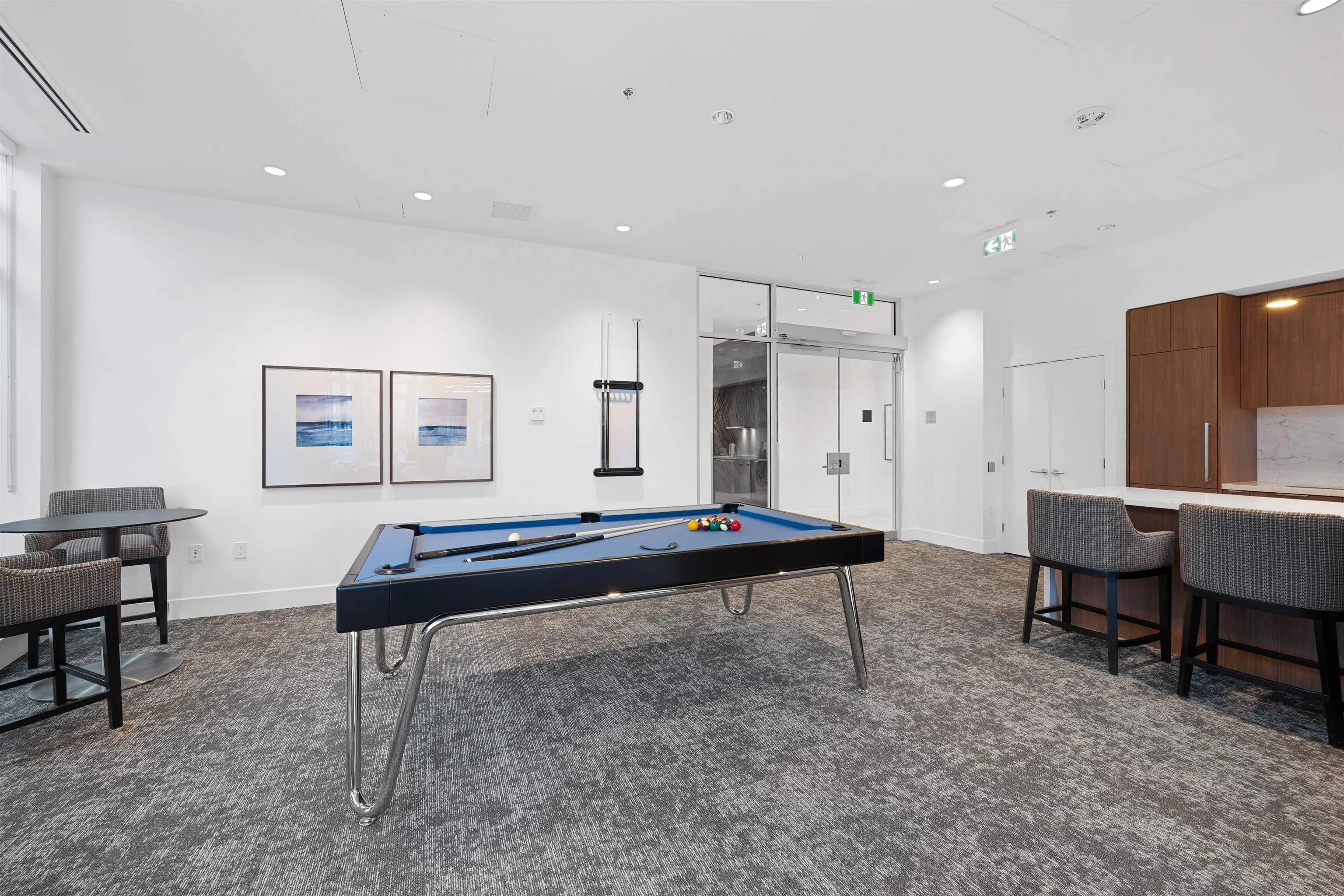1601 7683 Park Crescent