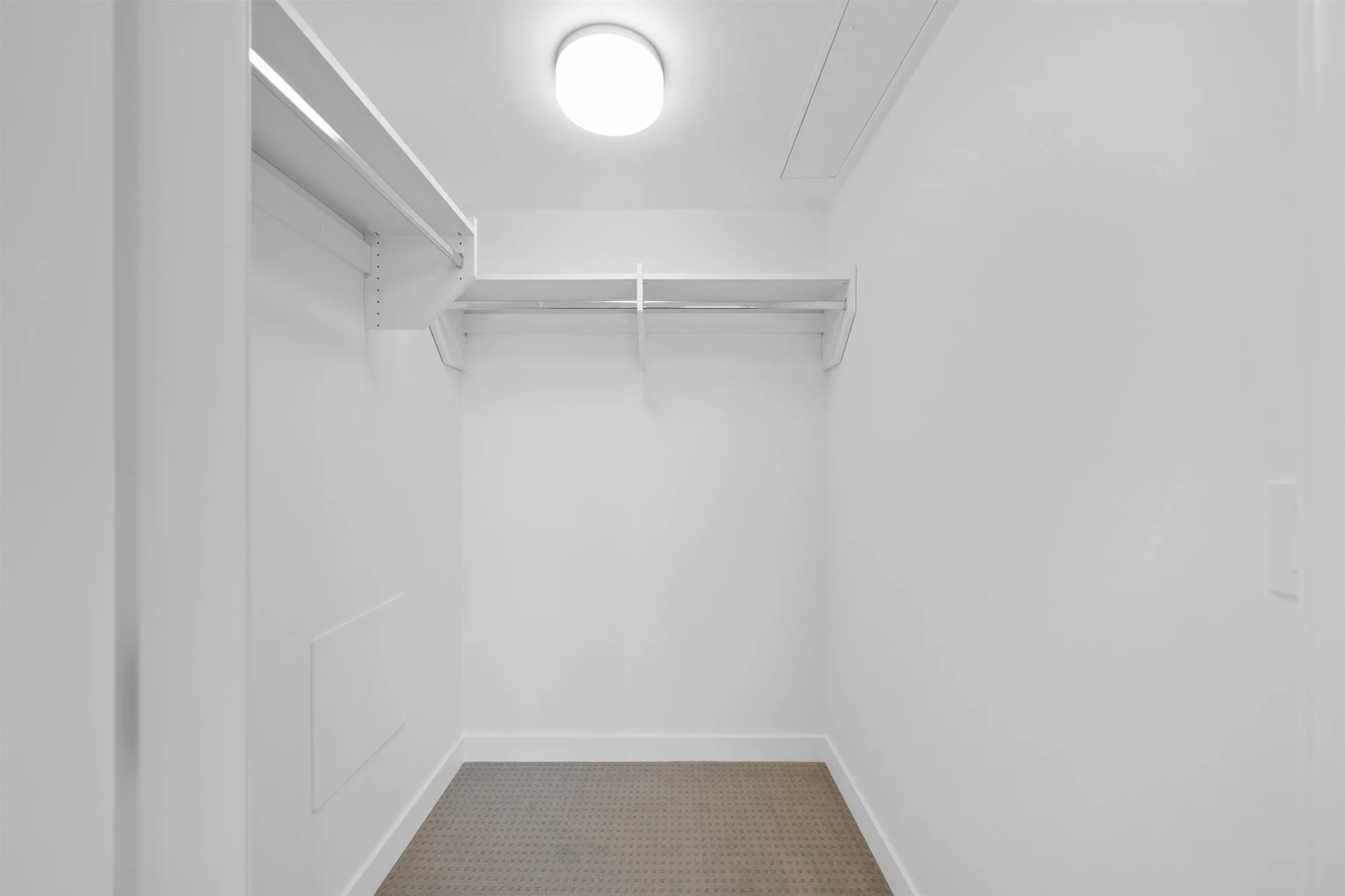 1601 7683 Park Crescent