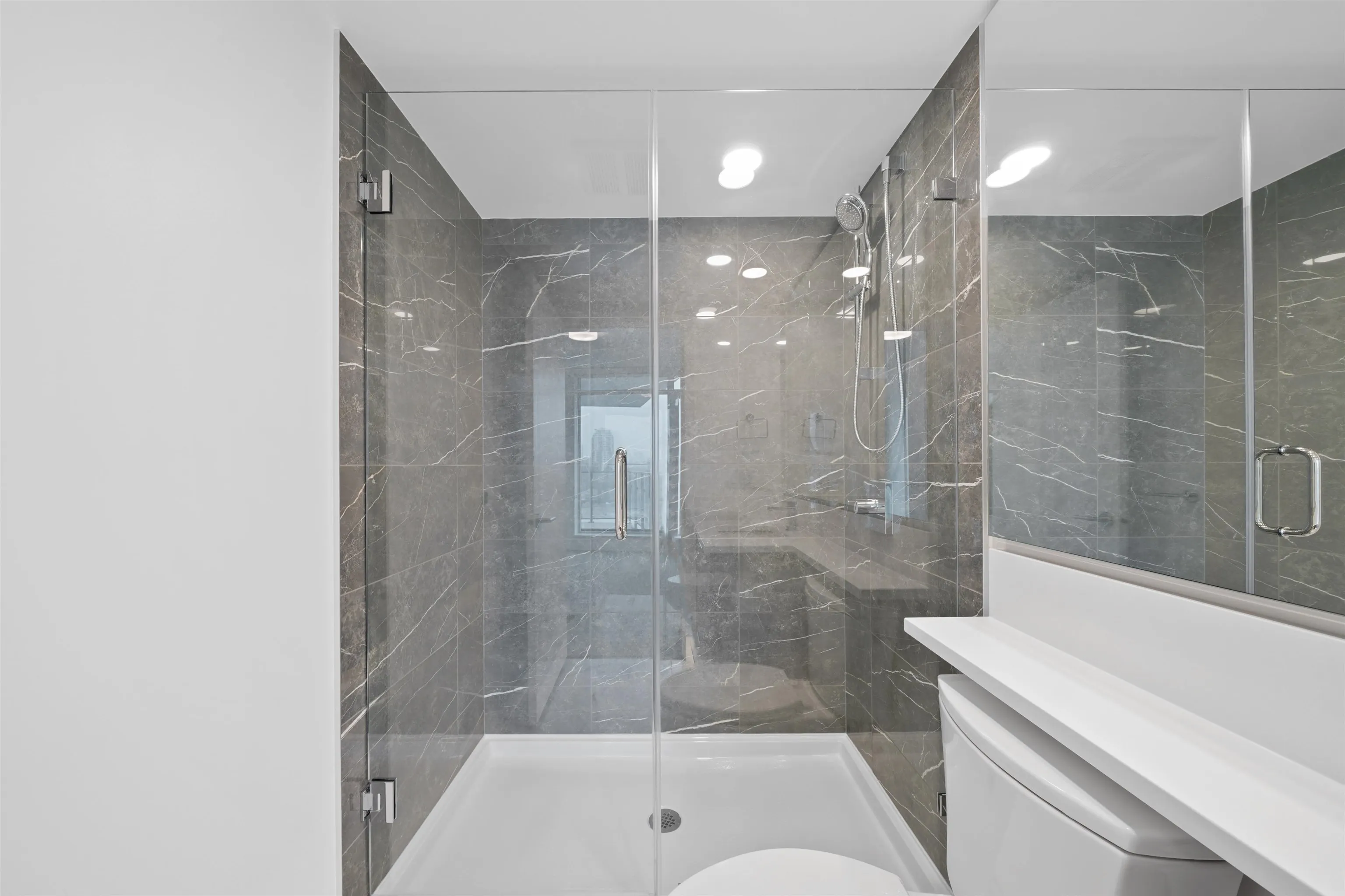 1601 7683 Park Crescent