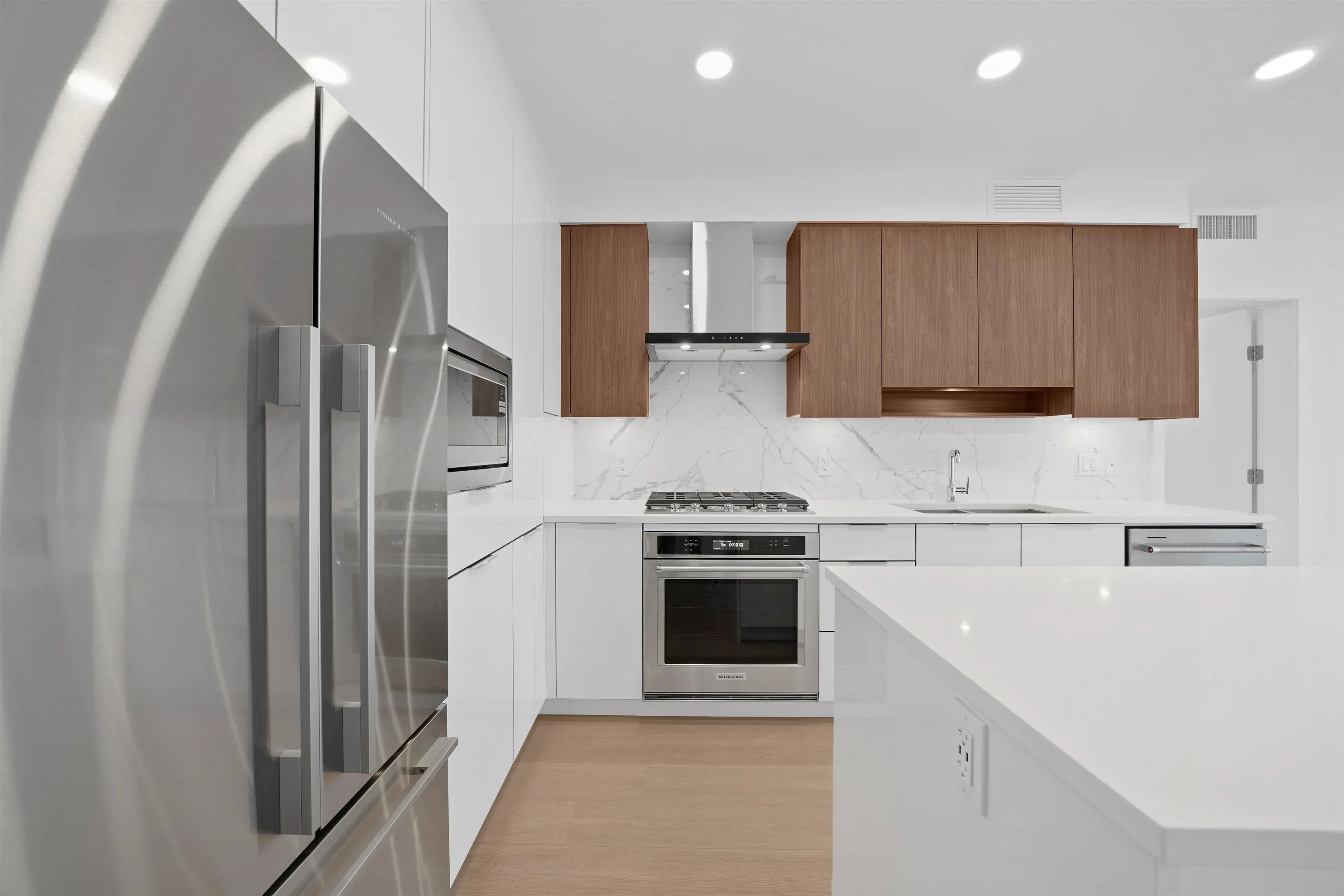 1601 7683 Park Crescent