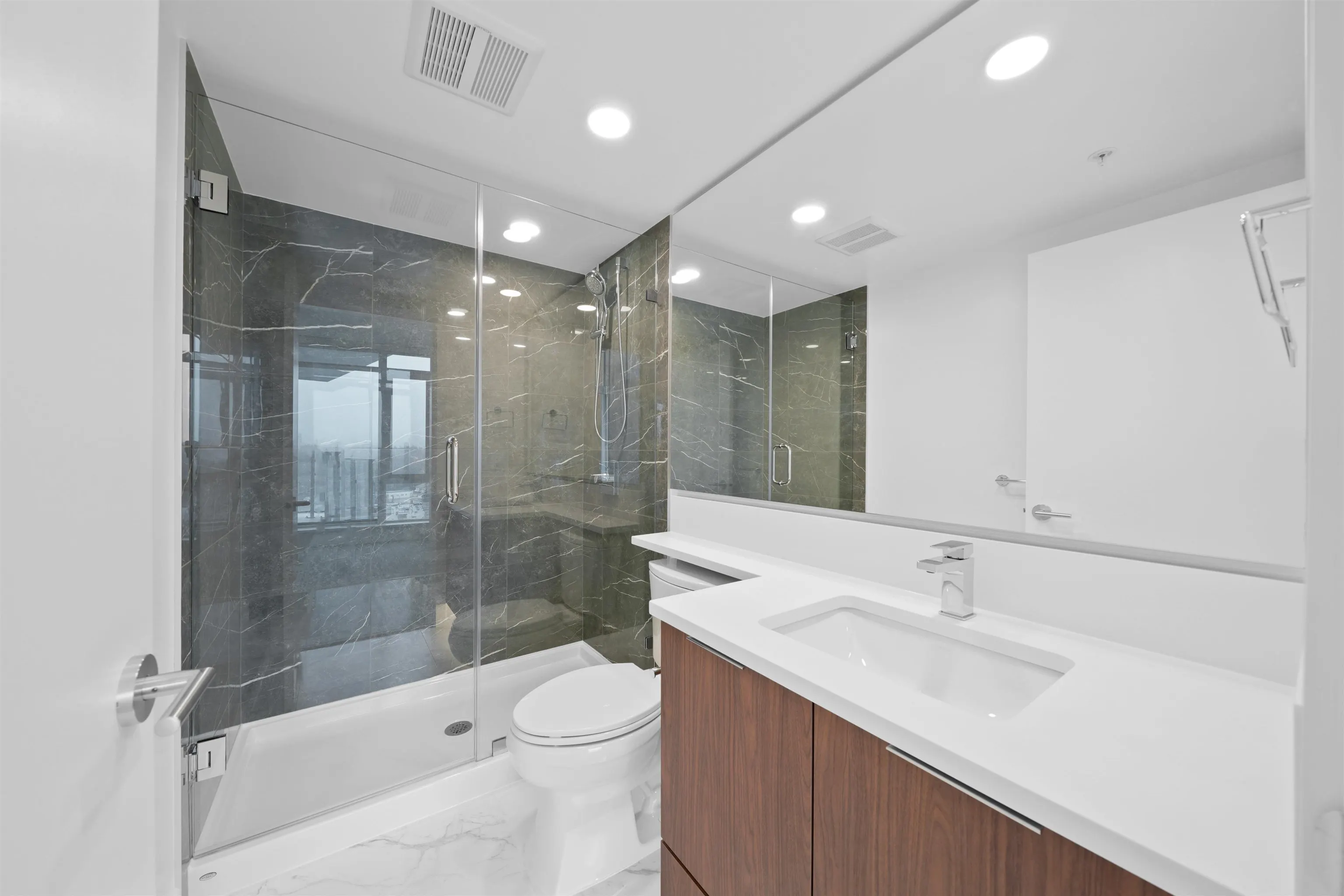 1601 7683 Park Crescent