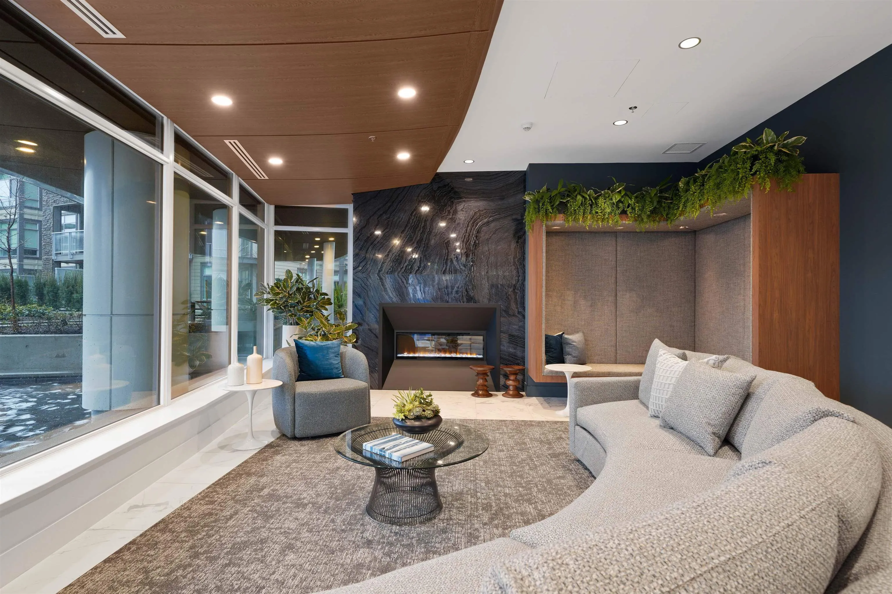 1601 7683 Park Crescent
