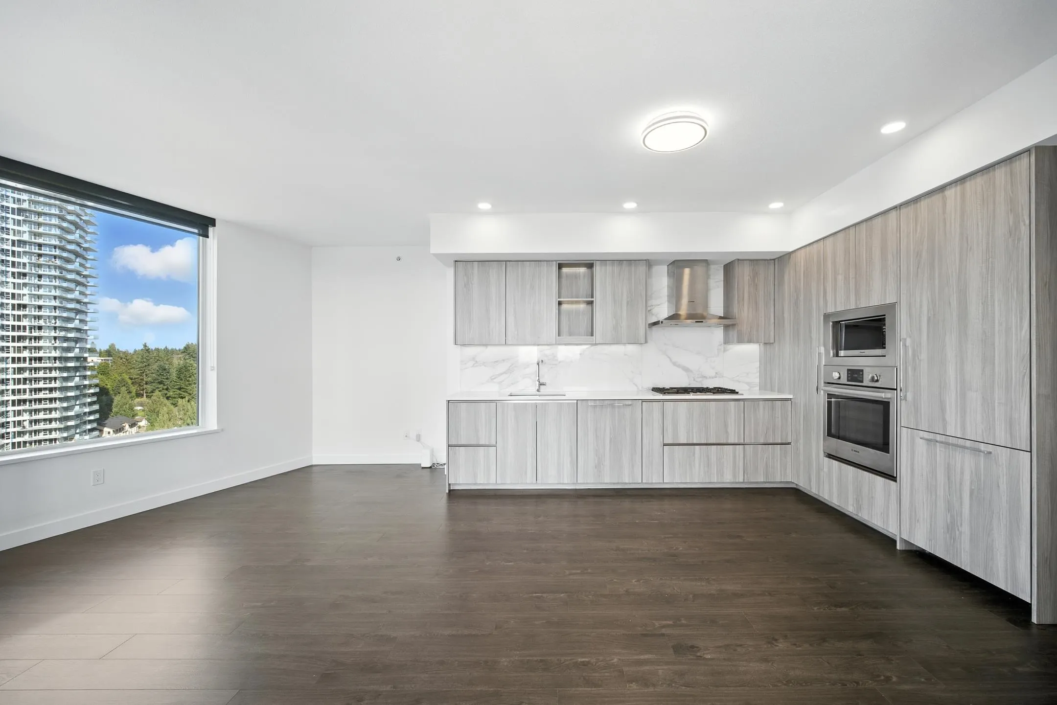 1504 9887 Whalley Boulevard