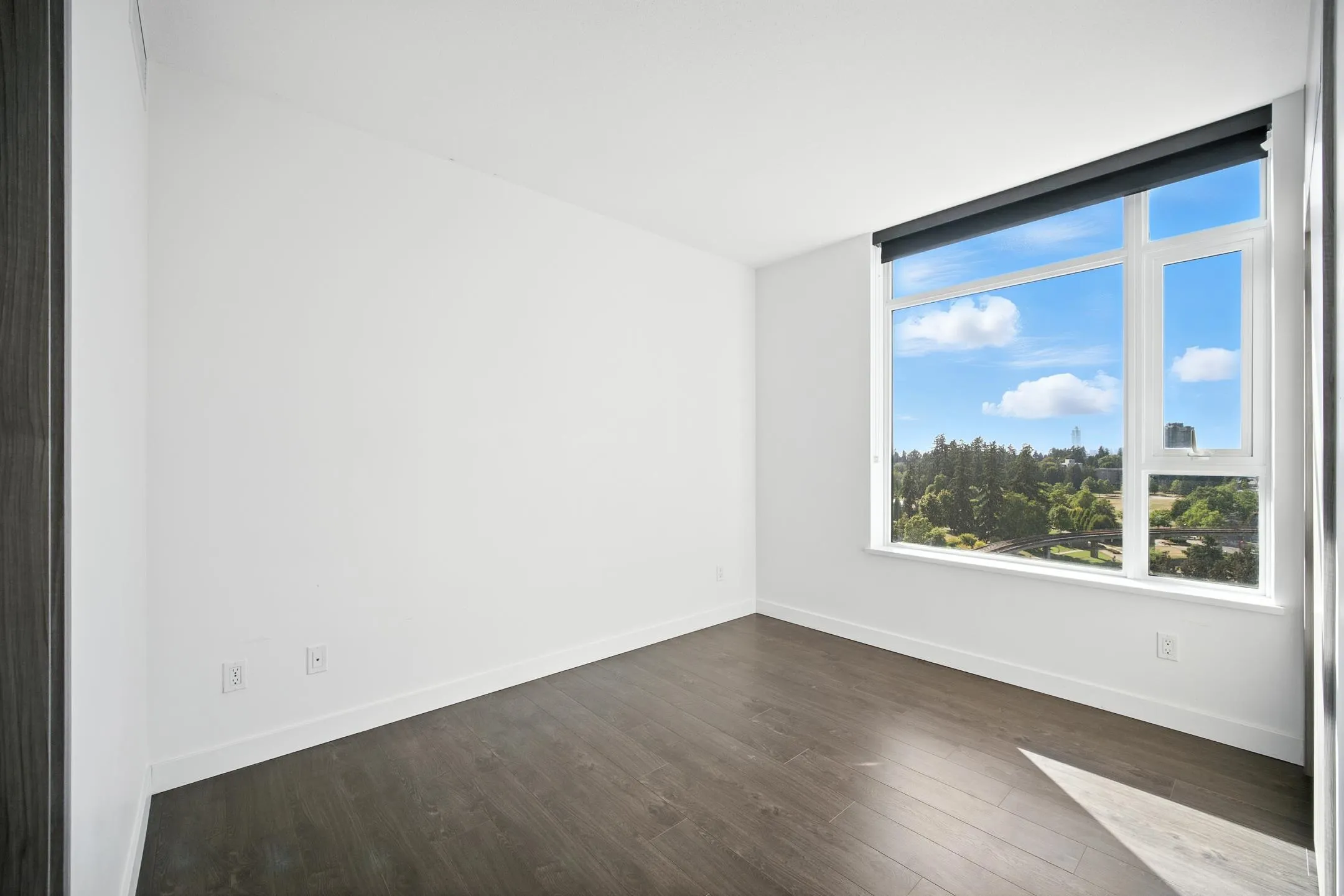 1504 9887 Whalley Boulevard