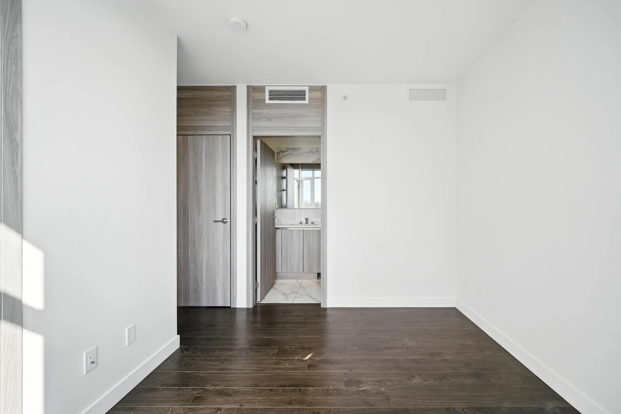 1504 9887 Whalley Boulevard