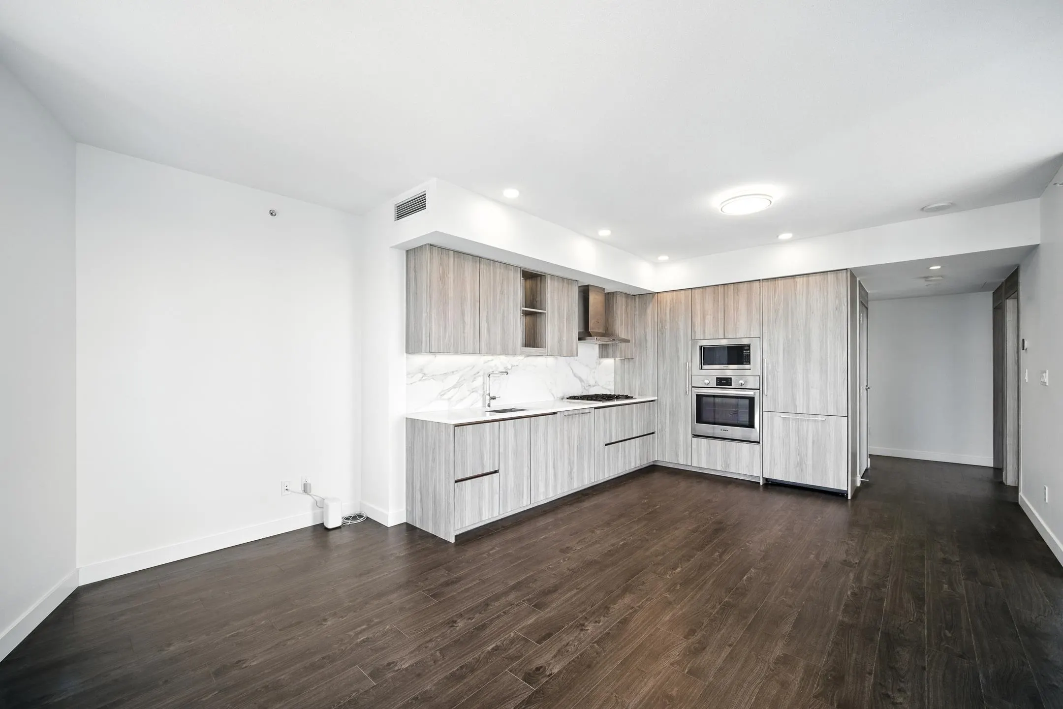 1504 9887 Whalley Boulevard
