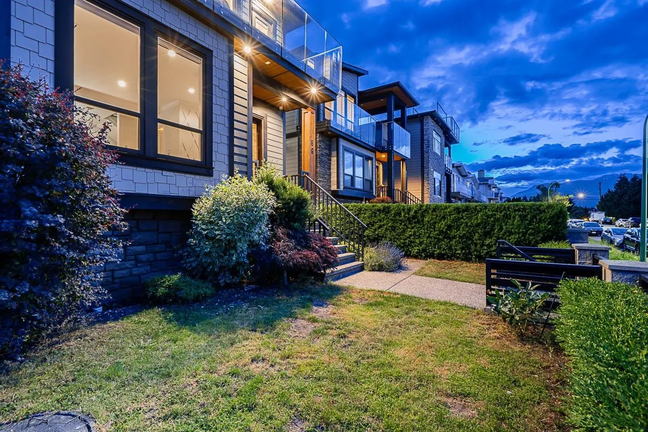 89 Warwick Avenue