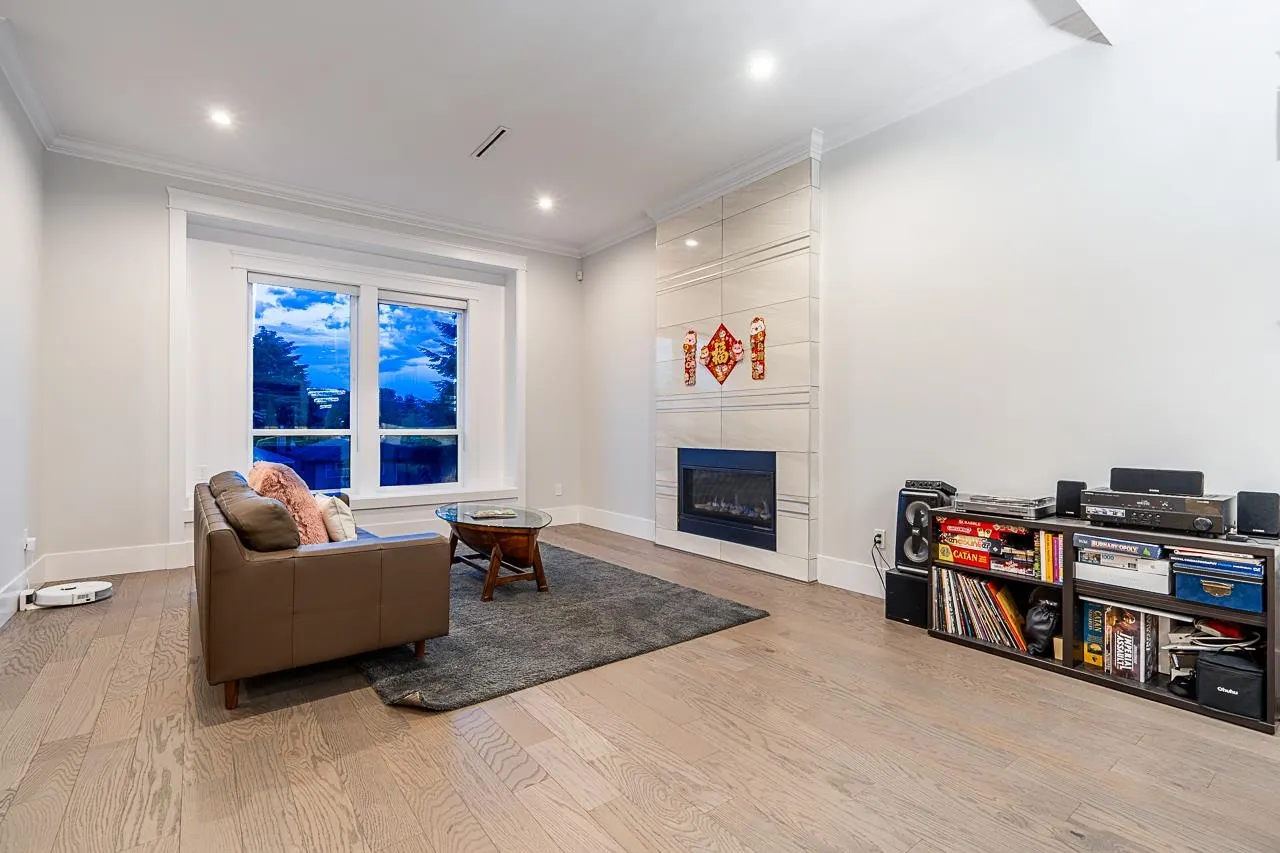89 Warwick Avenue