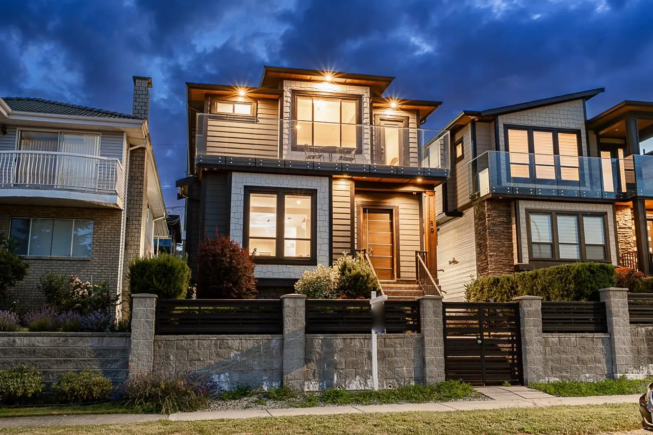 89 Warwick Avenue