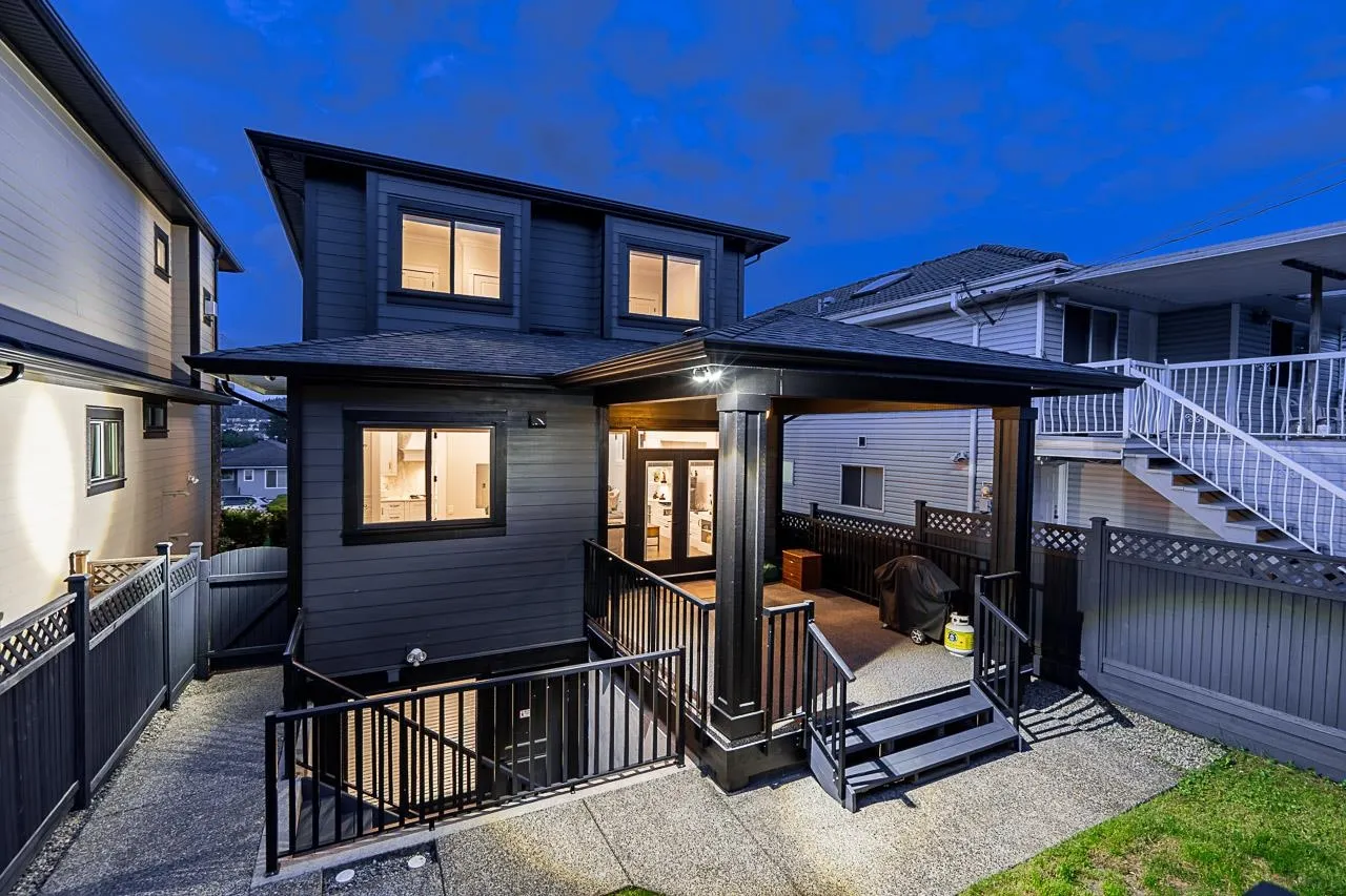89 Warwick Avenue