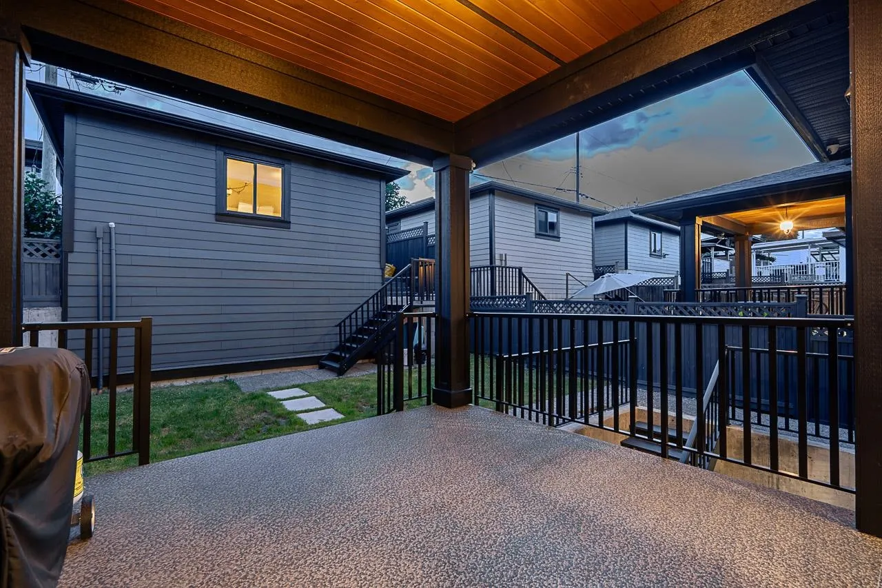 89 Warwick Avenue