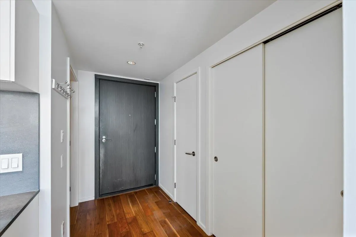 1507 8555 Granville Street