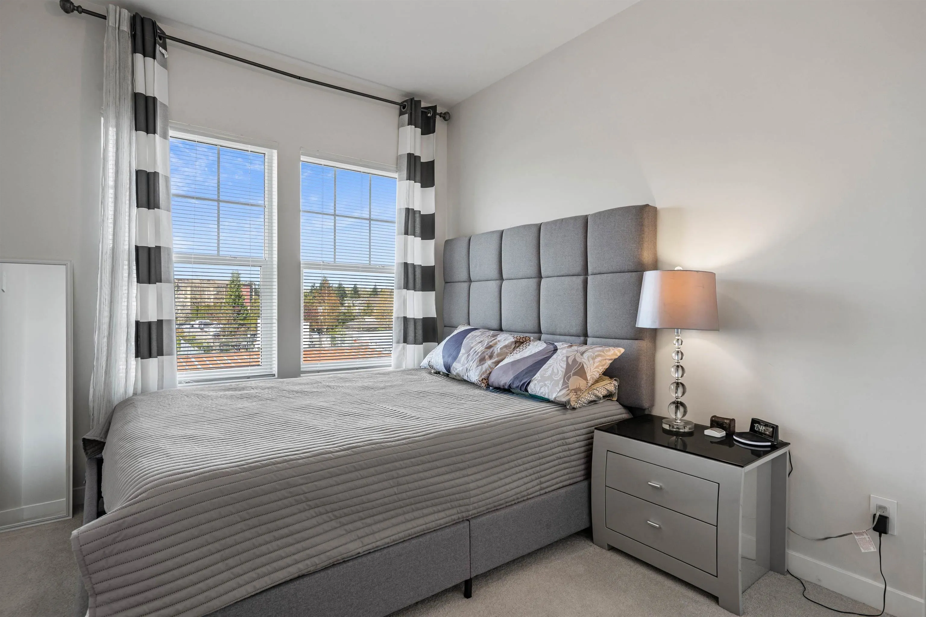 150 32633 Simon Avenue