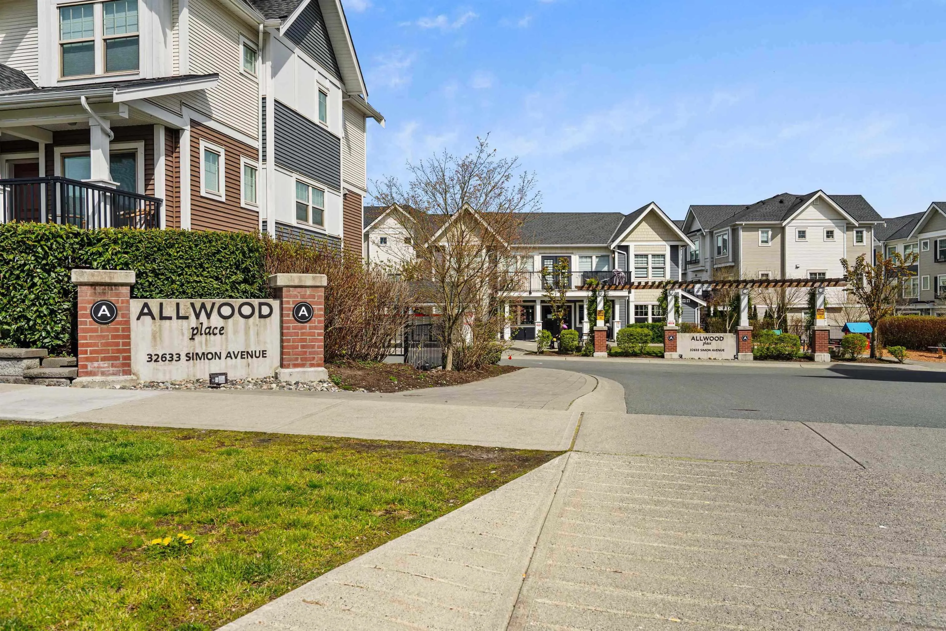 150 32633 Simon Avenue
