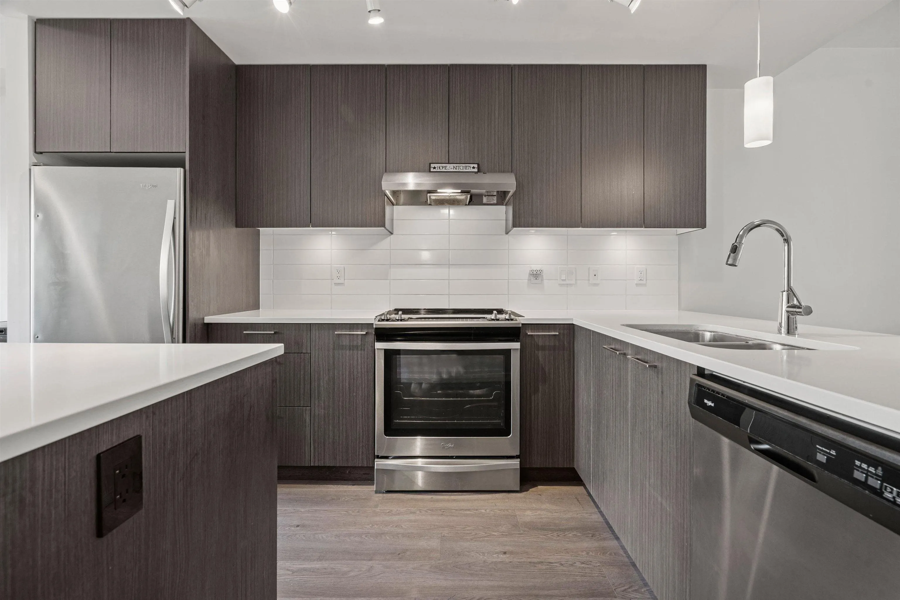 150 32633 Simon Avenue
