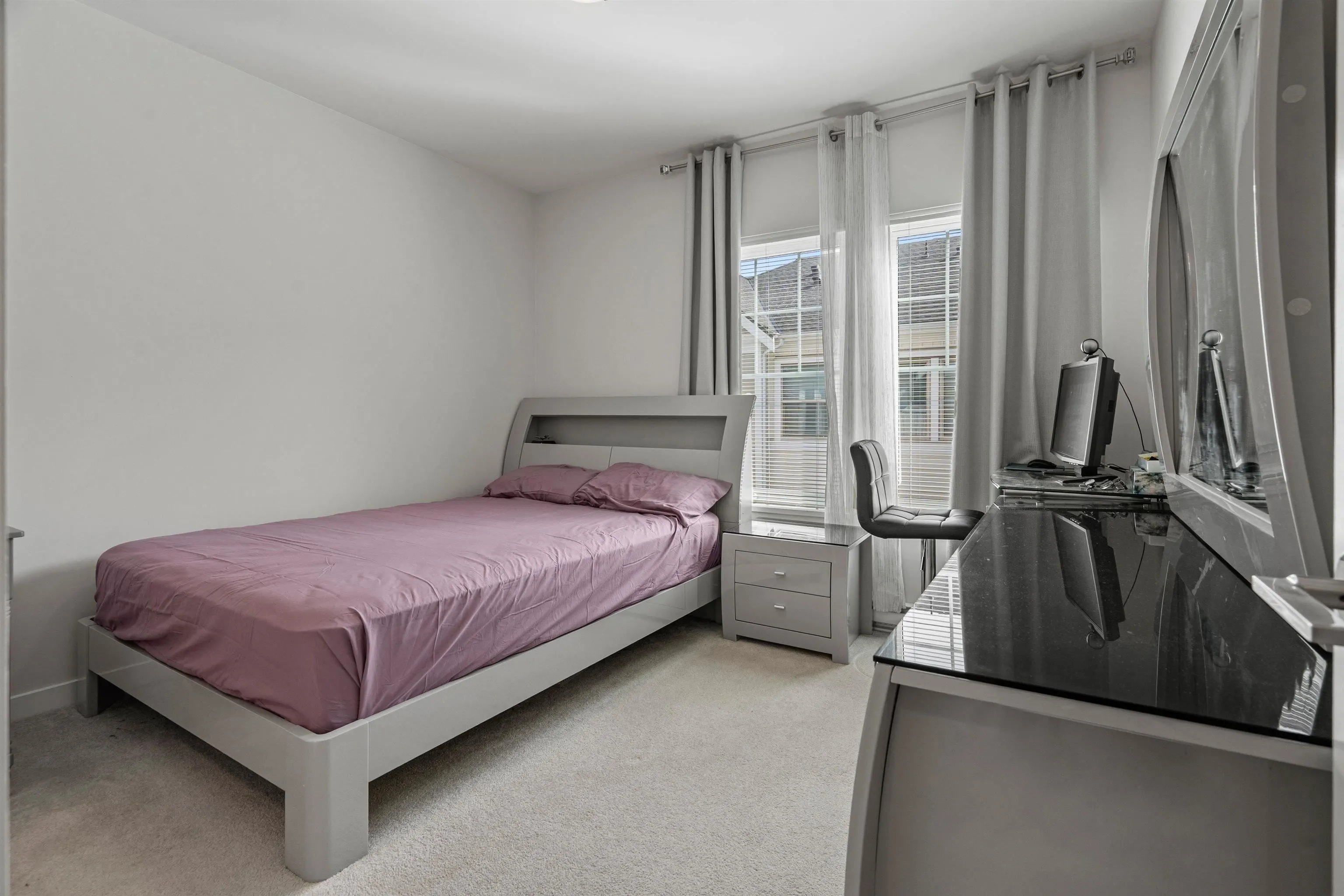 150 32633 Simon Avenue