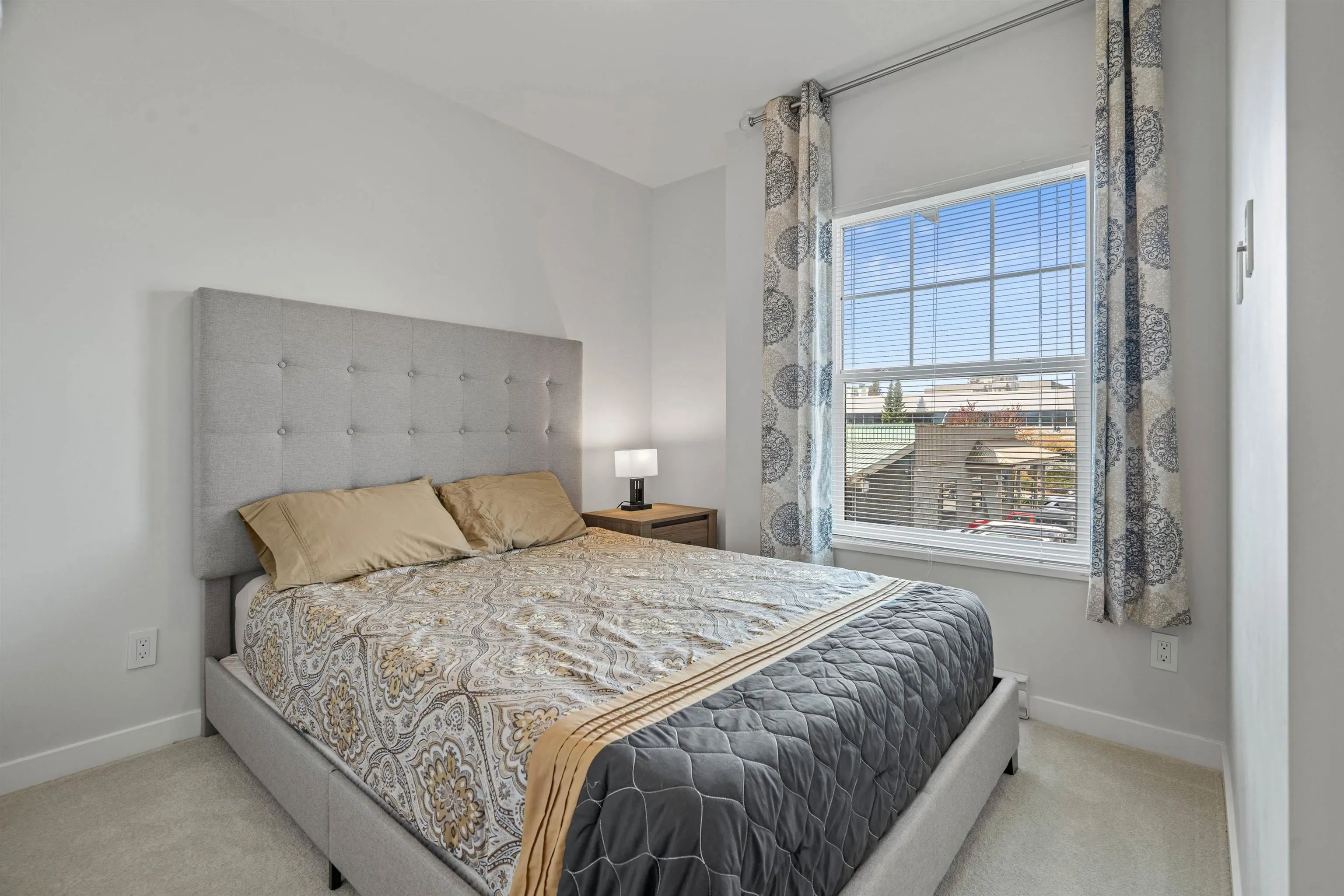 150 32633 Simon Avenue