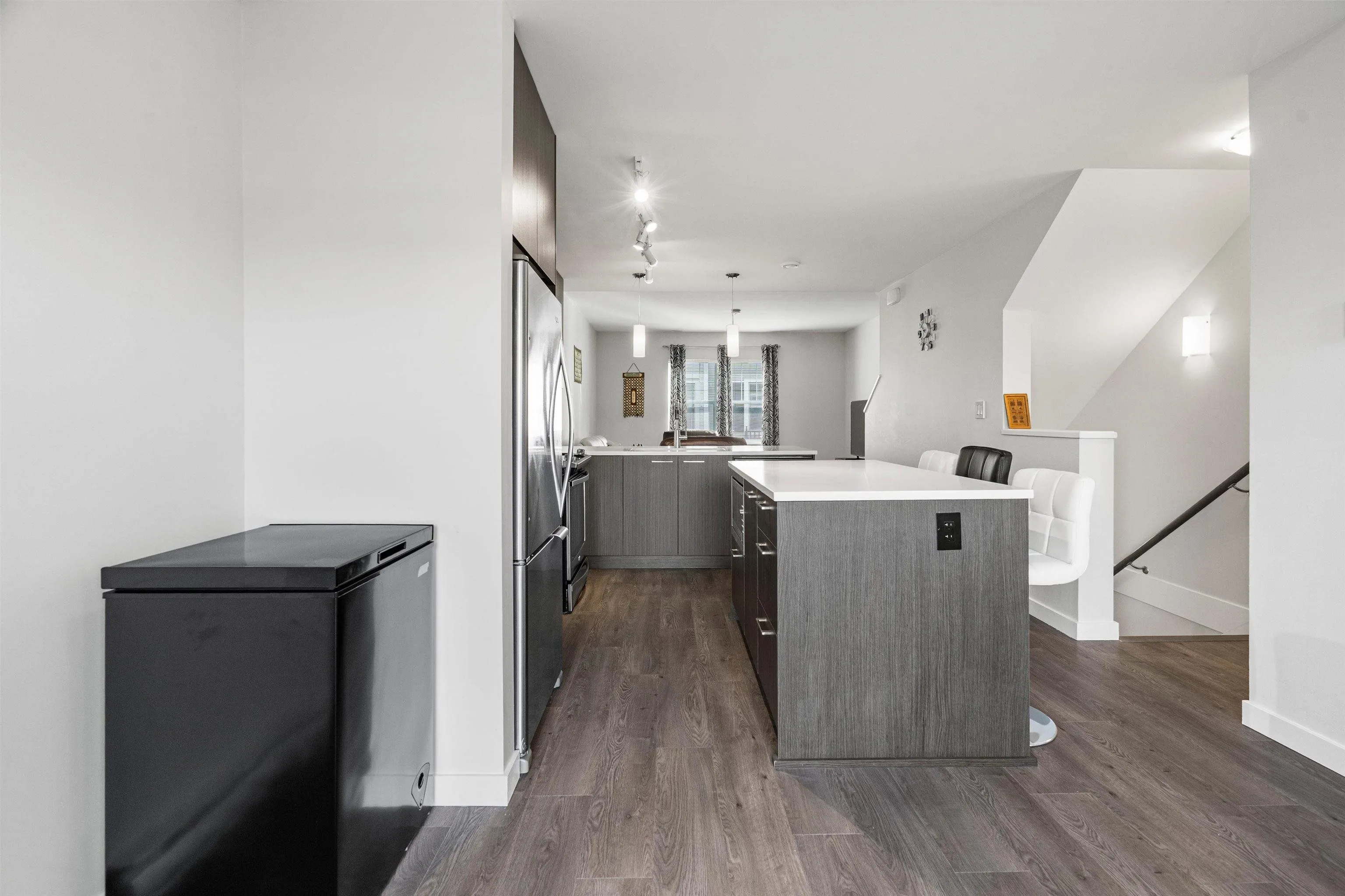 150 32633 Simon Avenue